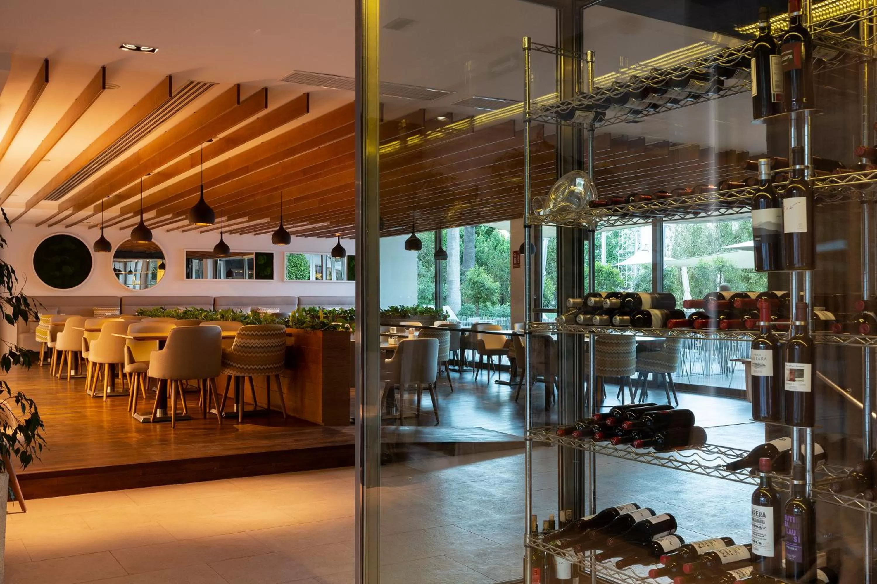 Restaurant/places to eat in Aimia Hotel