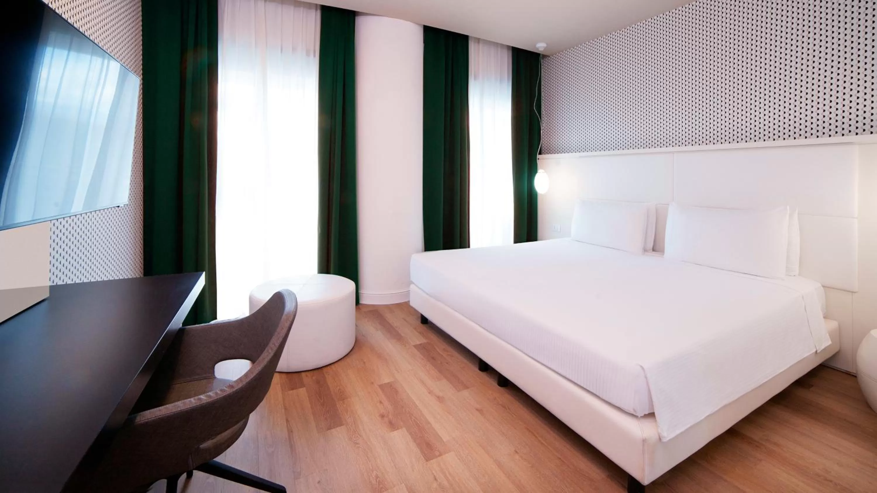 Photo of the whole room, Bed in voco Nola - Naples Vulcano Buono by IHG