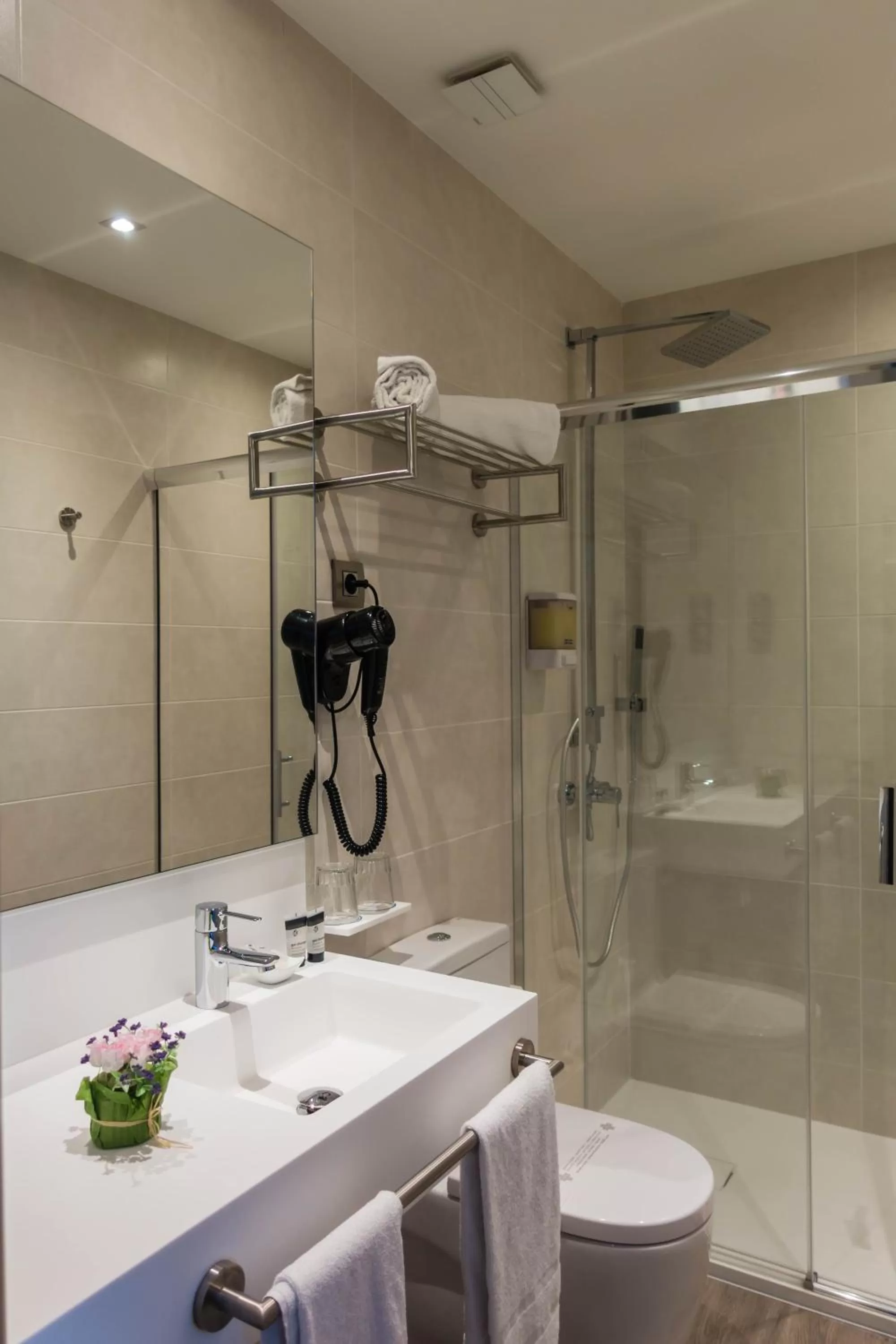 Bathroom in Hotel Oasis