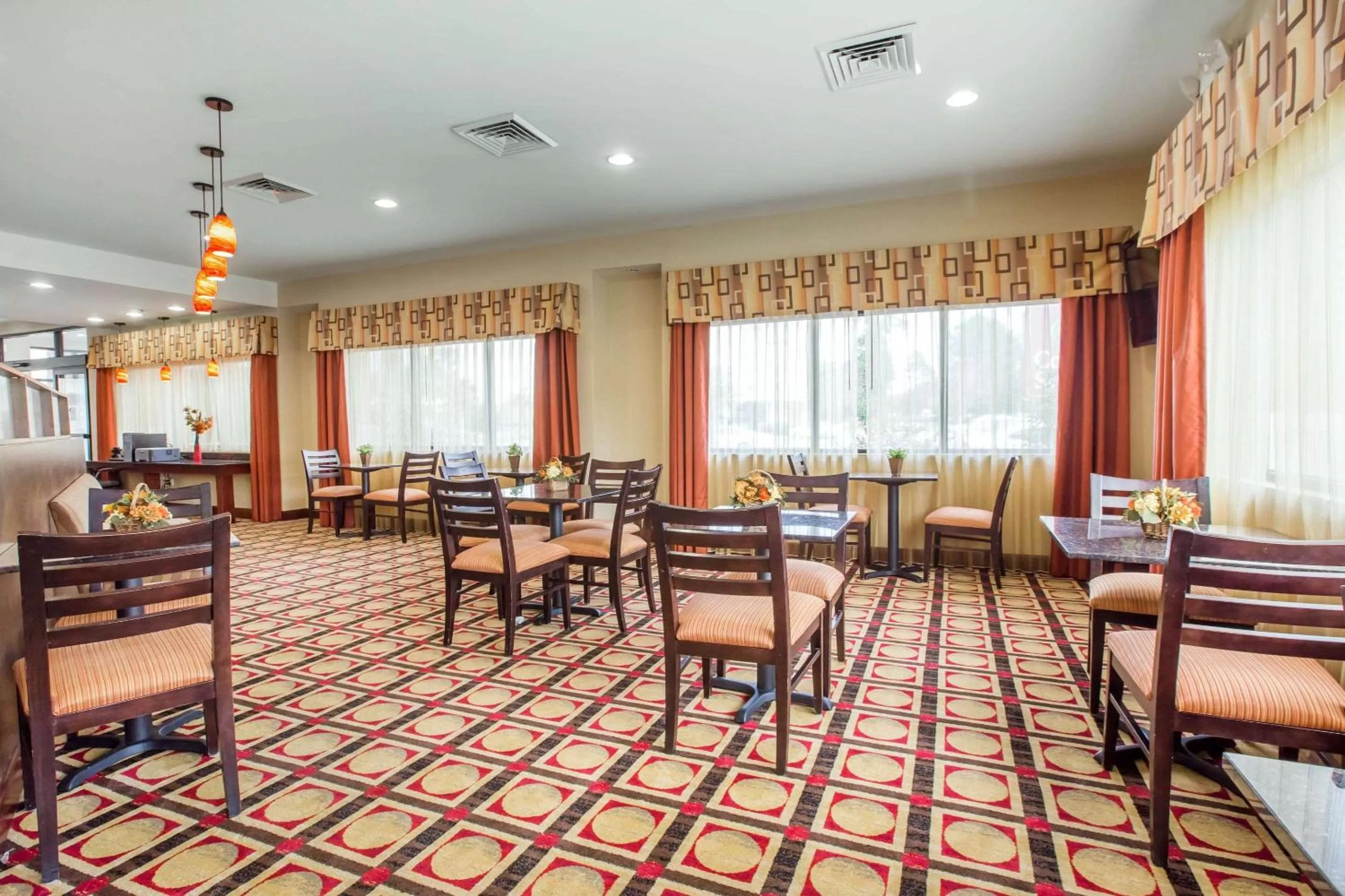 Restaurant/places to eat in Comfort Suites Golden Isles Gateway