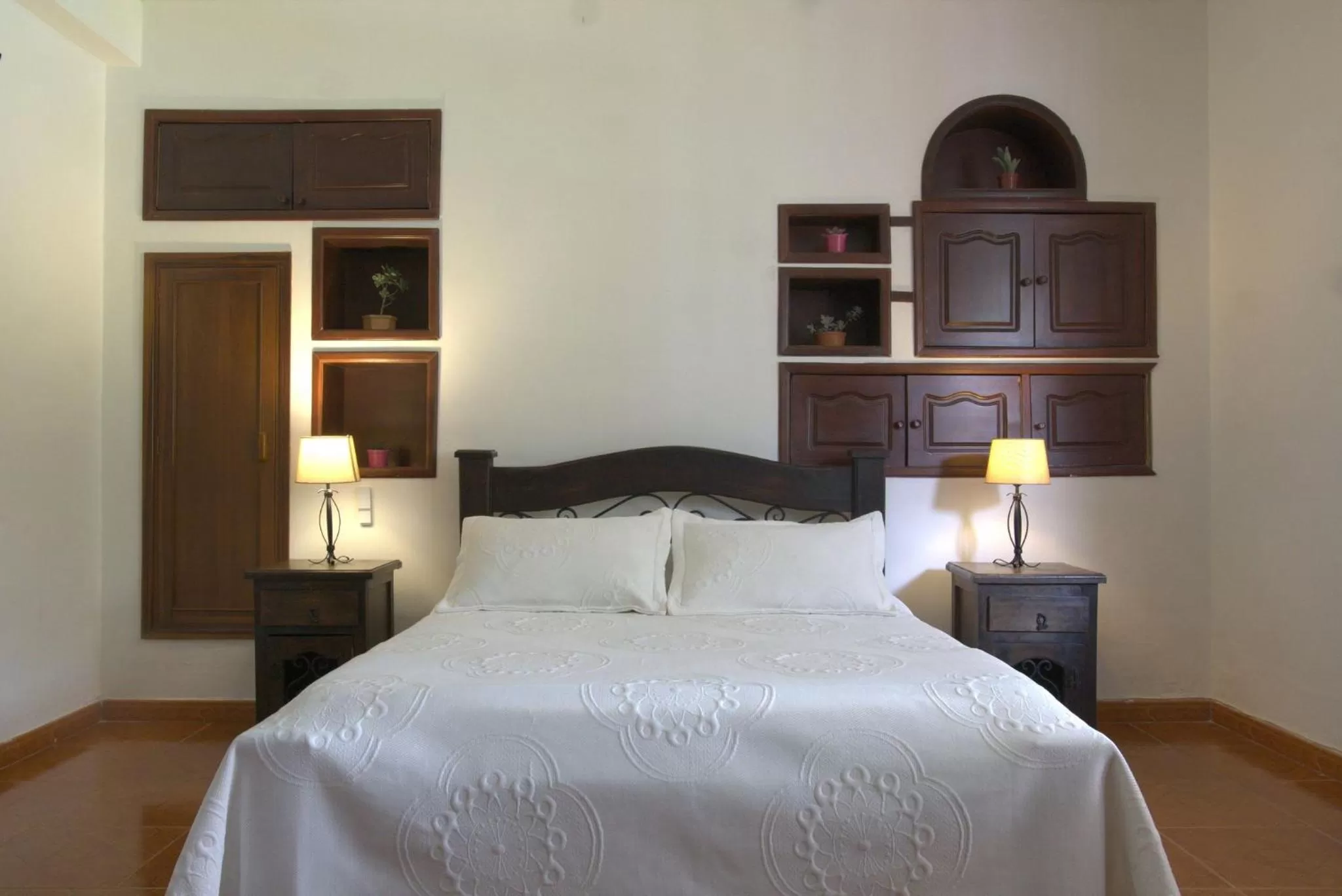 Photo of the whole room, Bed in Hotel Chalet El Castillo by Majuva