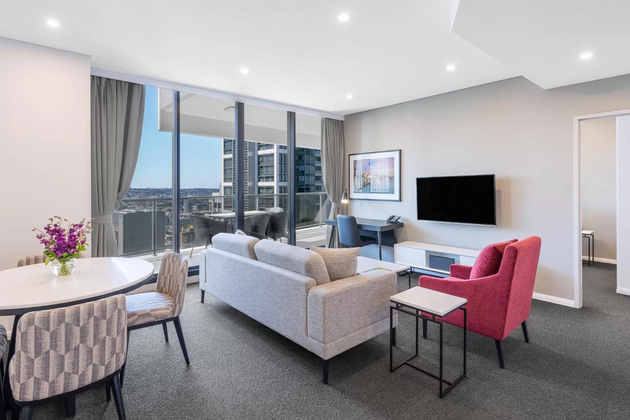 TV and multimedia in Meriton Suites Kent Street, Sydney