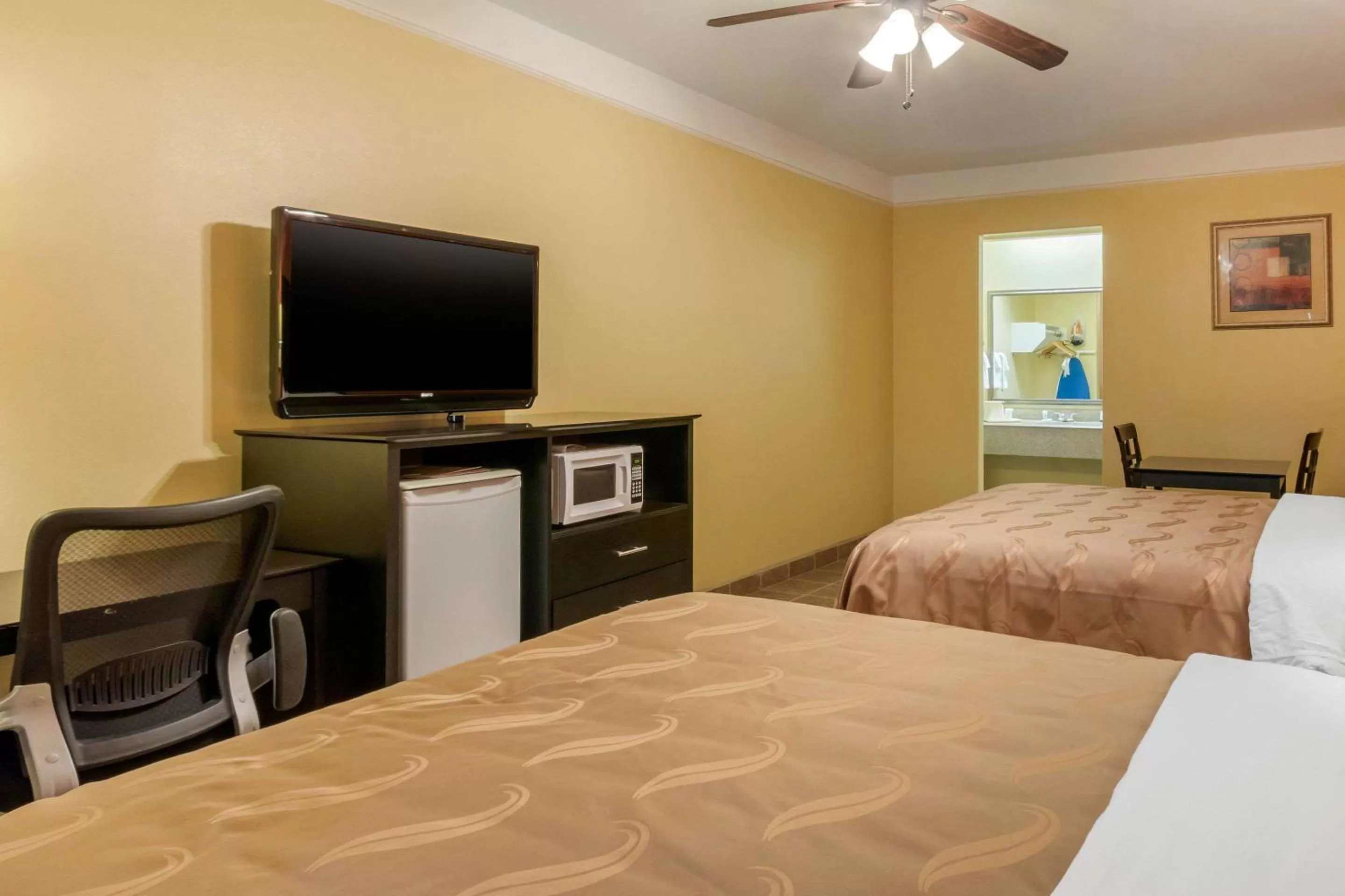 Photo of the whole room, Bed in Quality Inn & Suites at The Outlets Mercedes-Weslaco