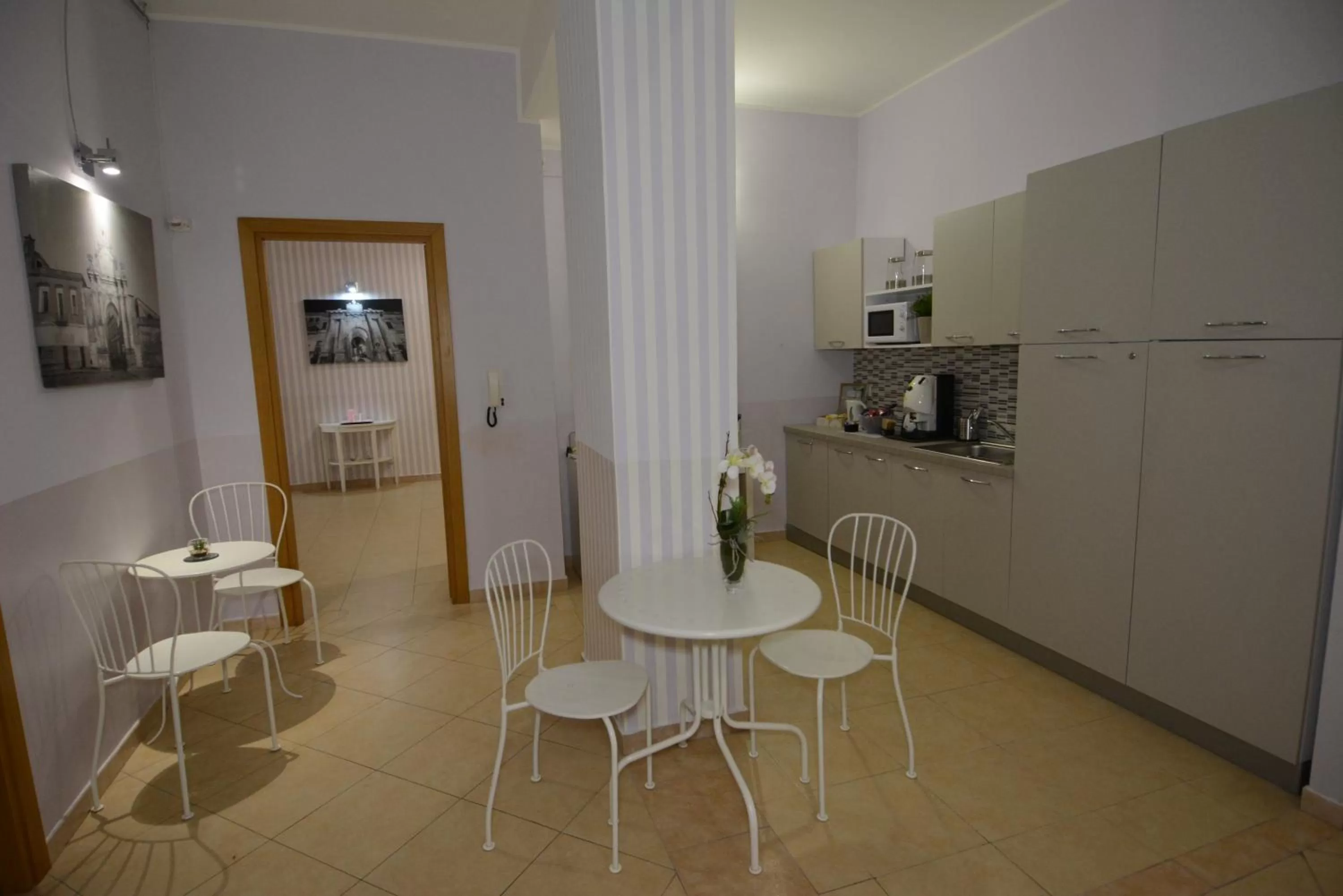 Dining Area in B&B Lecce Stazione Centrale