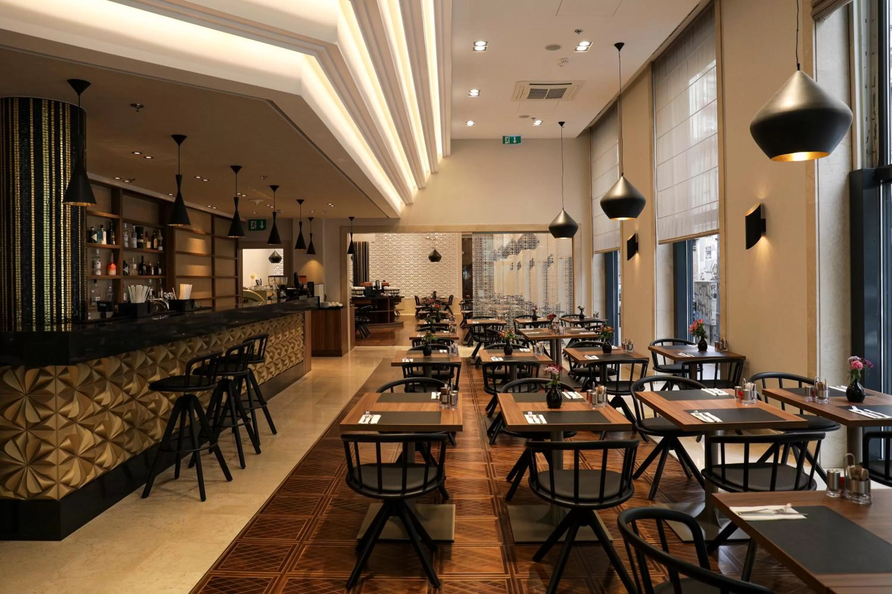 Restaurant/places to eat in Continental Hotel Budapest