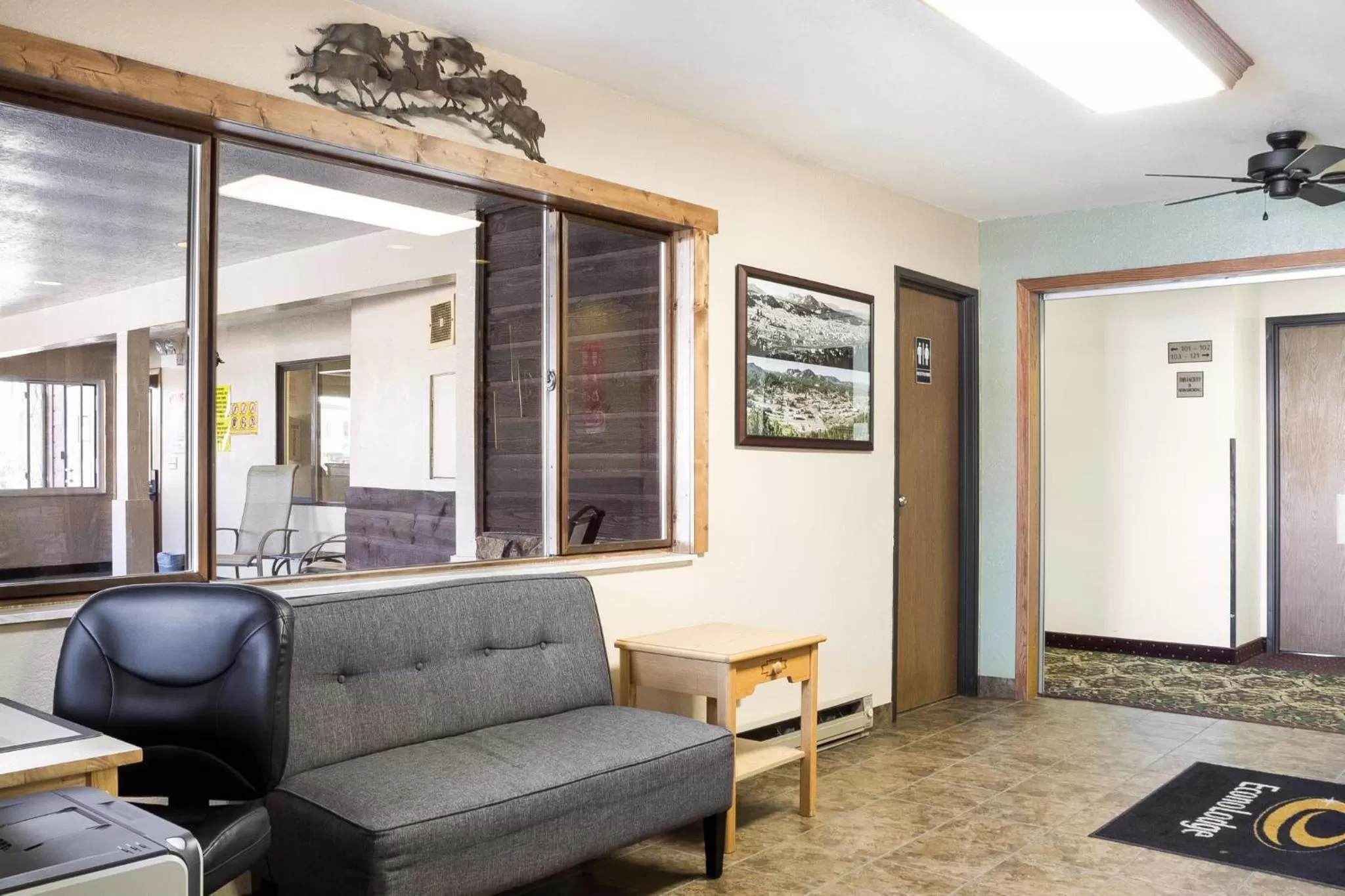 Seating area in Econo Lodge, Downtown Custer Near Custer State Park and Mt Rushmore