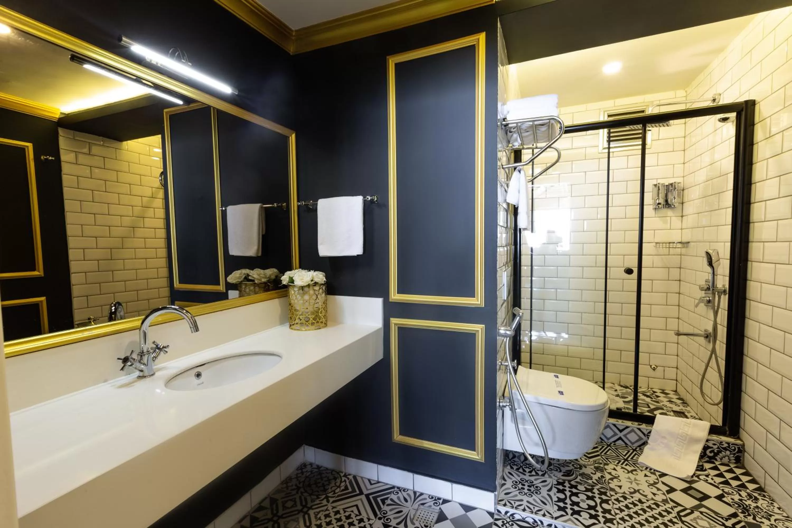 Shower in Andalouse Otel