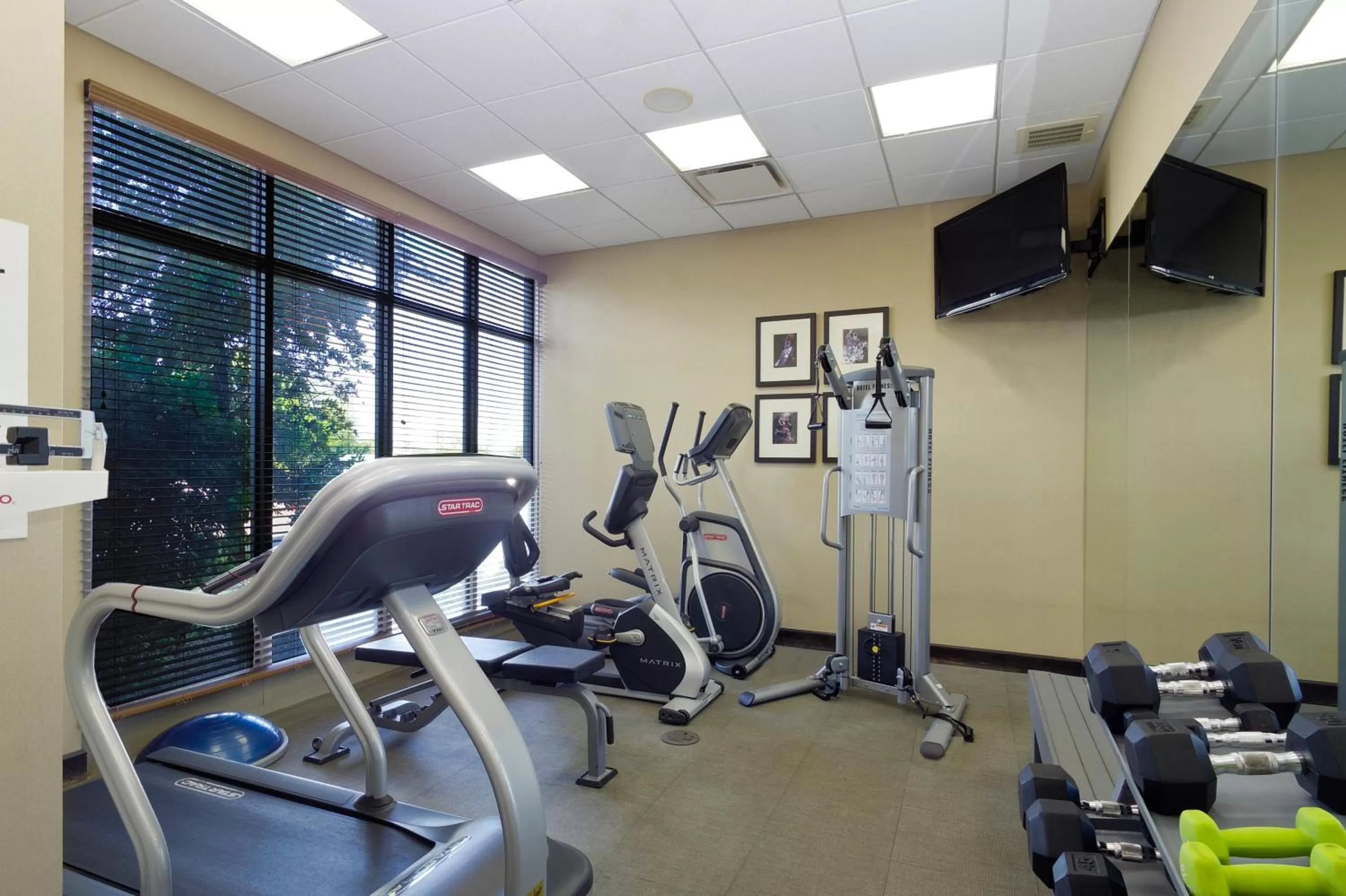 Spa and wellness centre/facilities in Holiday Inn & Suites Phoenix Airport by IHG