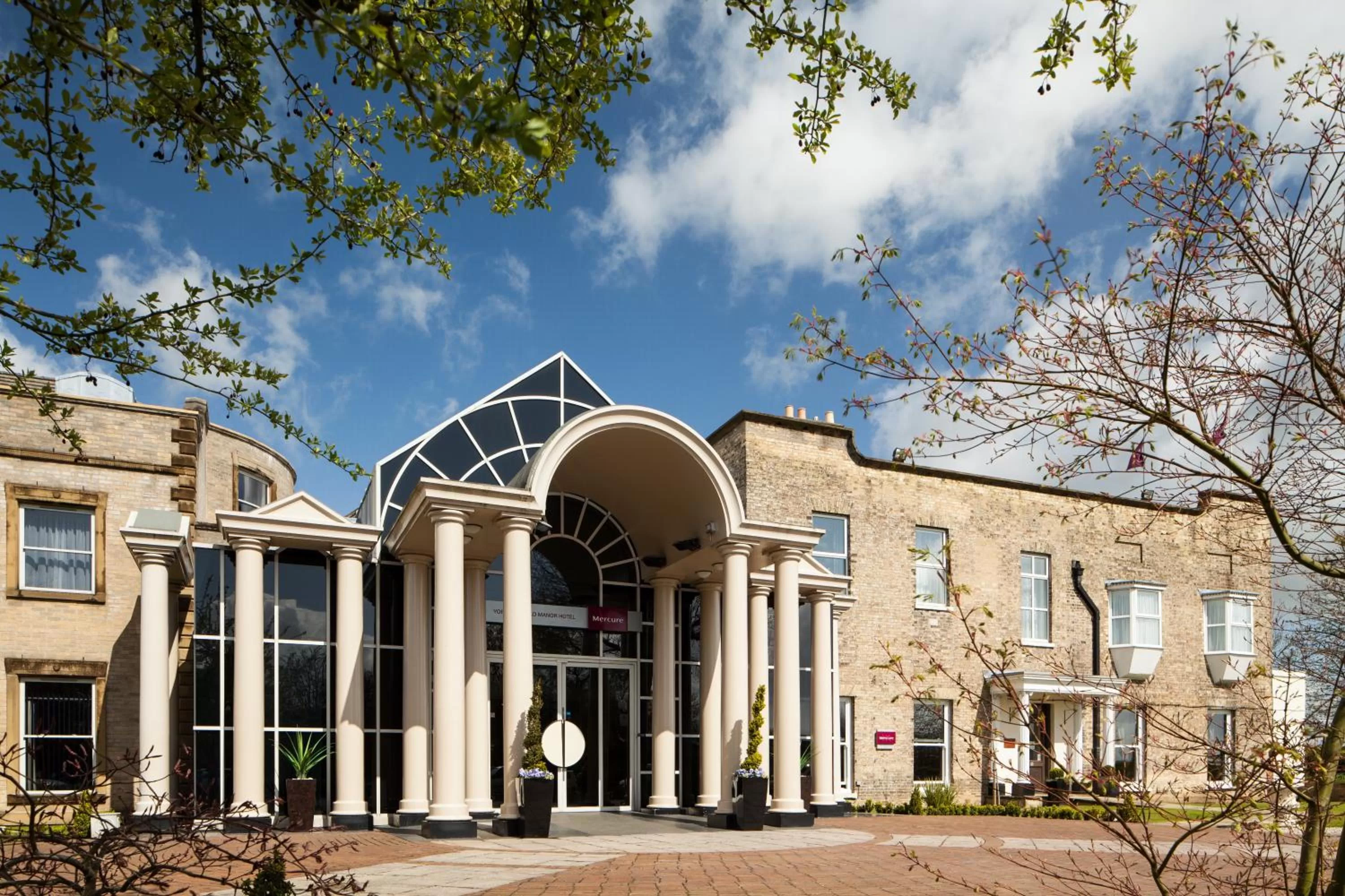 Property building in Mercure York Fairfield Manor Hotel