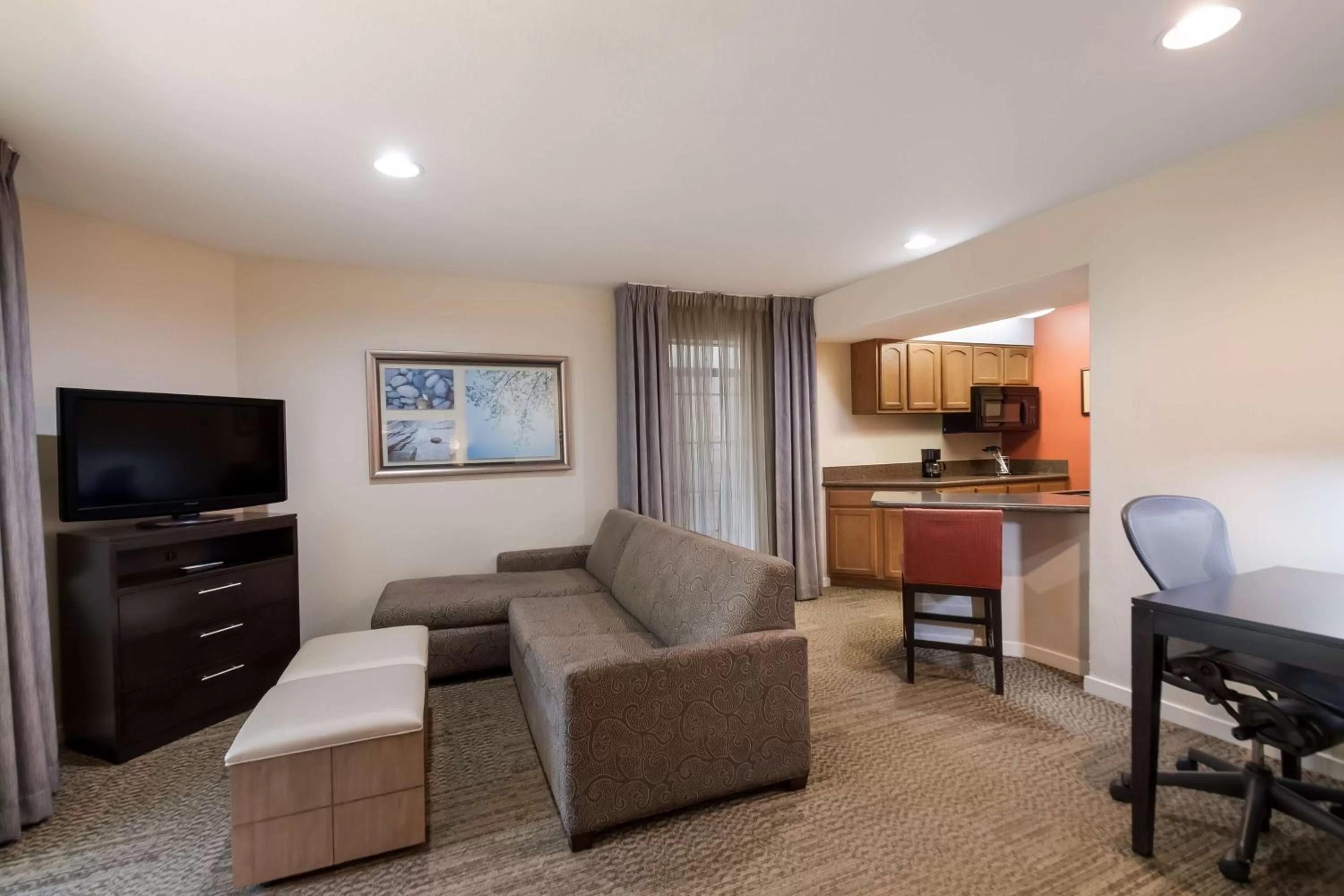 One-Bedroom Queen Suite with Bathtub - Mobility Accessible in Sonesta ES Suites Dulles Airport