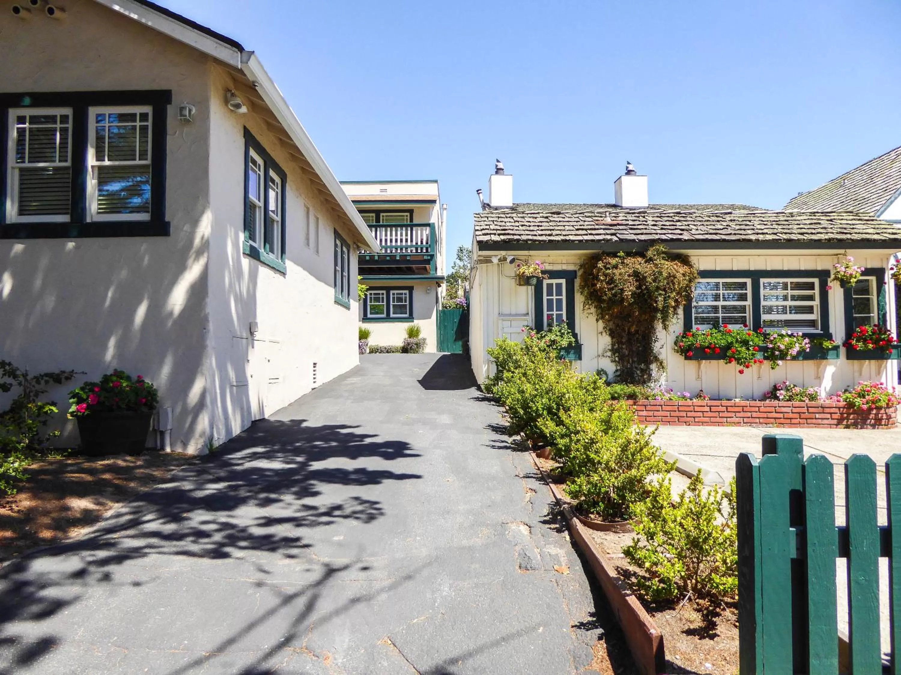 Day, Property Building in Briarwood Inn