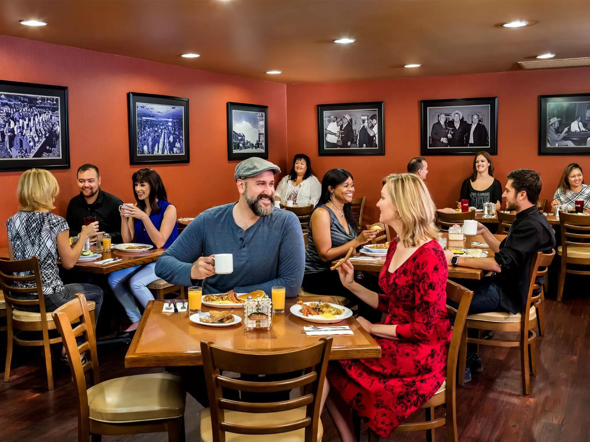 Restaurant/places to eat in Hotel Apache