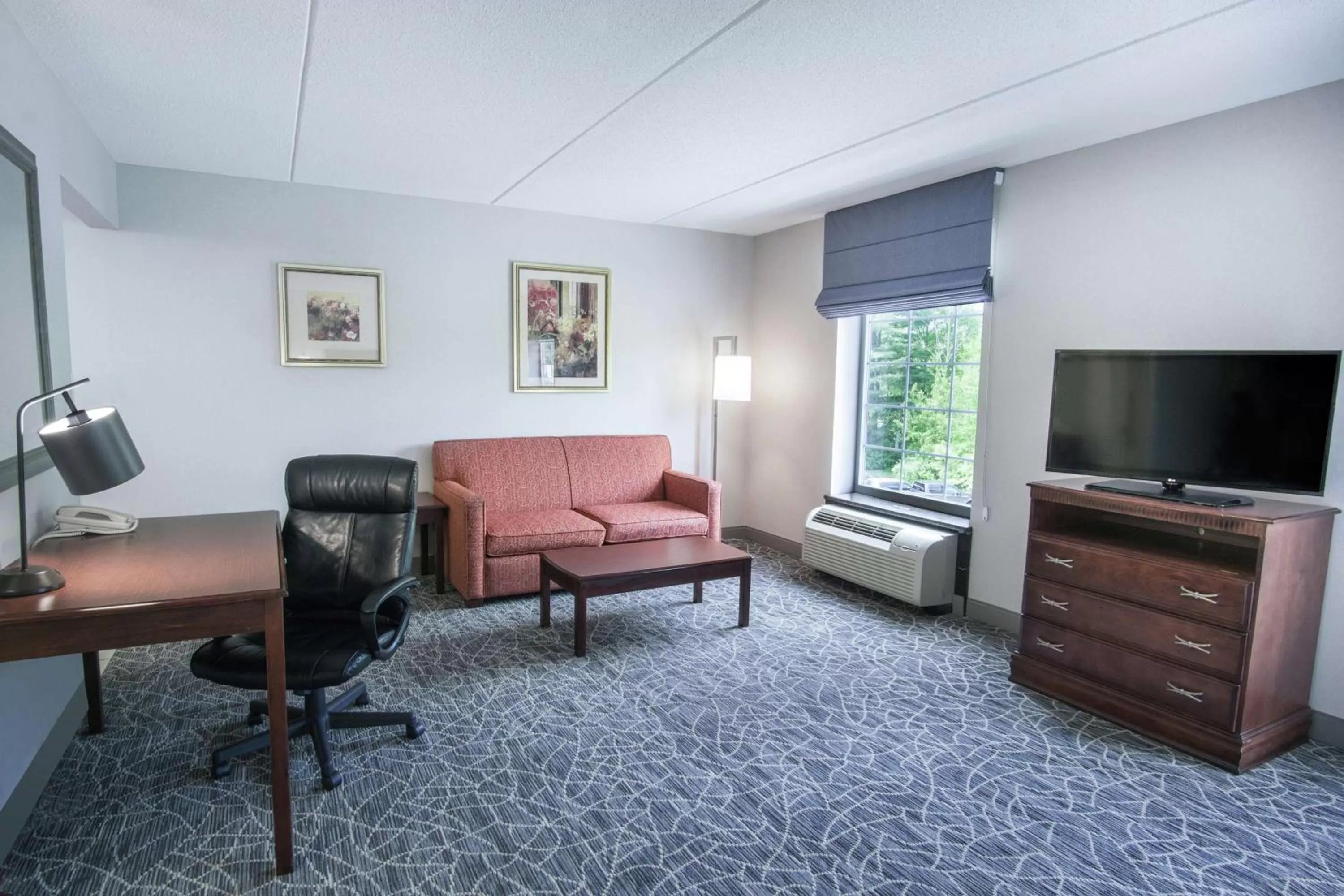 Living room in Hampton Inn & Suites Berkshires-Lenox