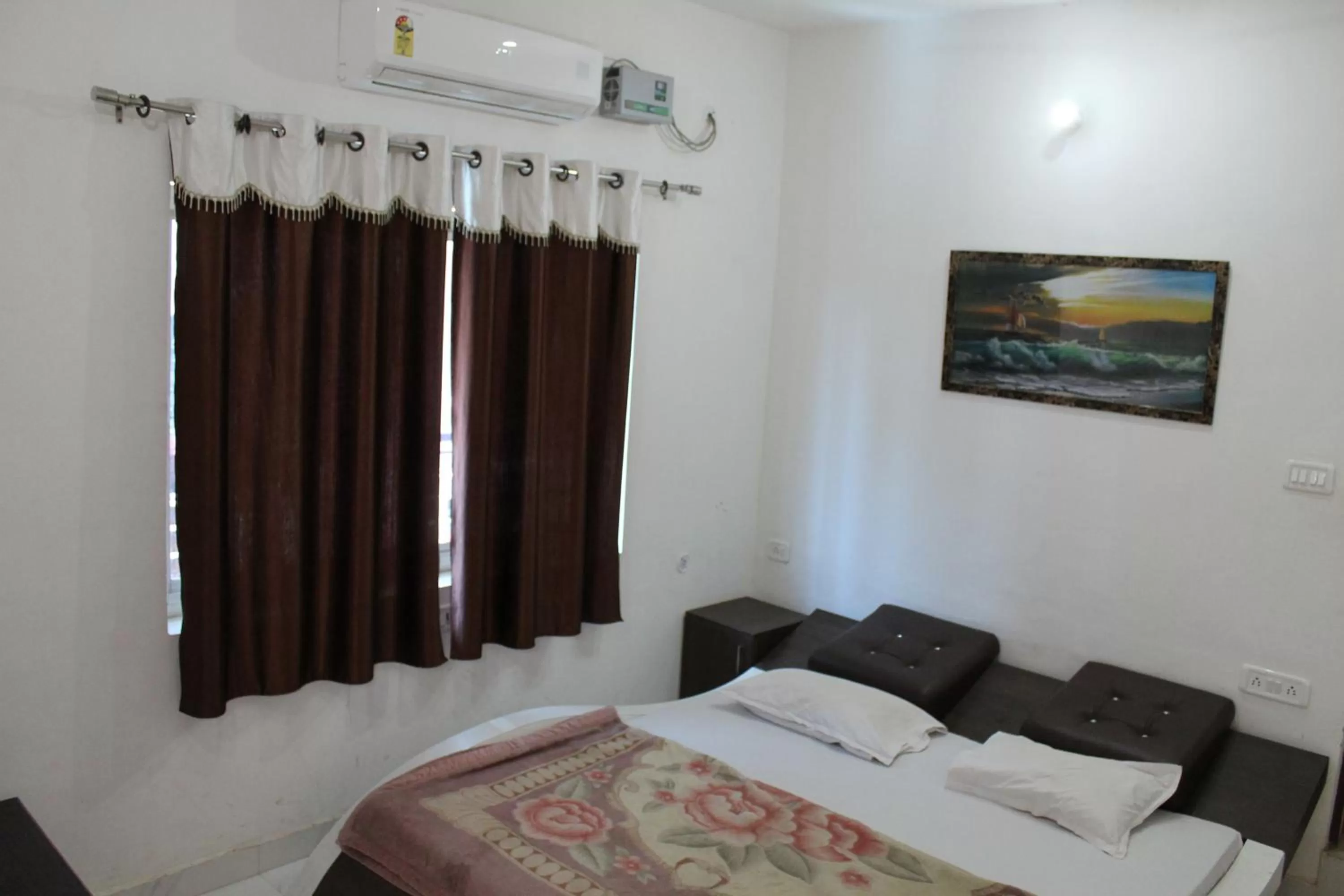 Bed in Best B&B in Orchha