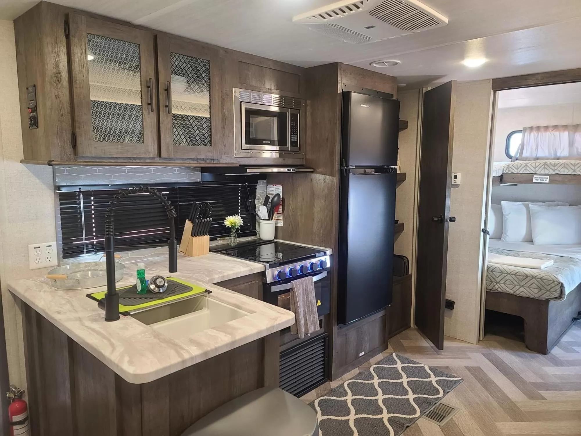 Kitchen or kitchenette, Bed in Grand Canyon RV Glamping