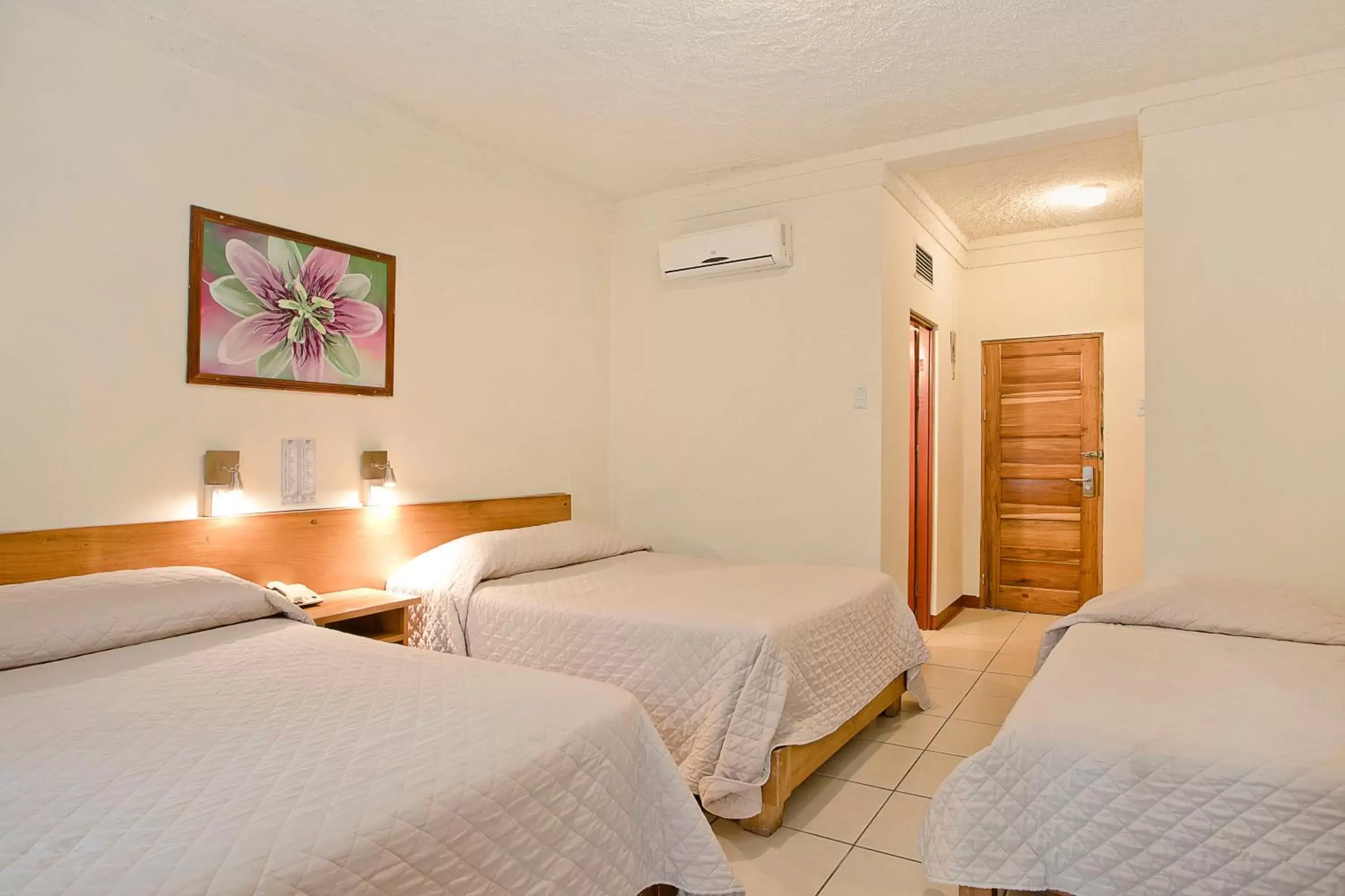 Standard Family Room in Hotel Boyeros Standard Family Room in Hotel Boyeros