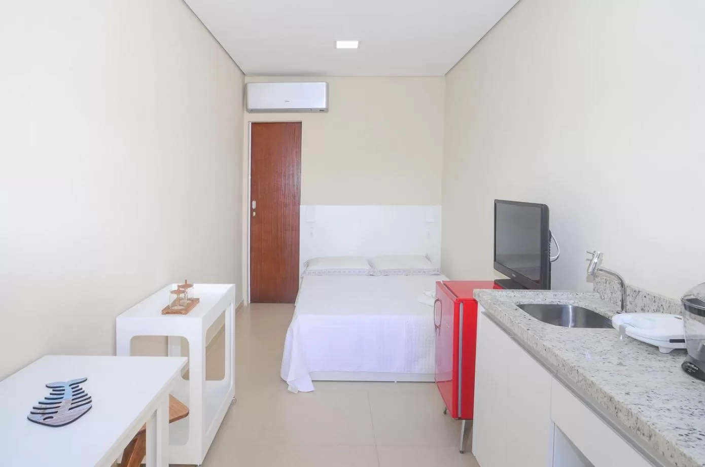 Photo of the whole room, Bed in Pousada Ondas de Floripa