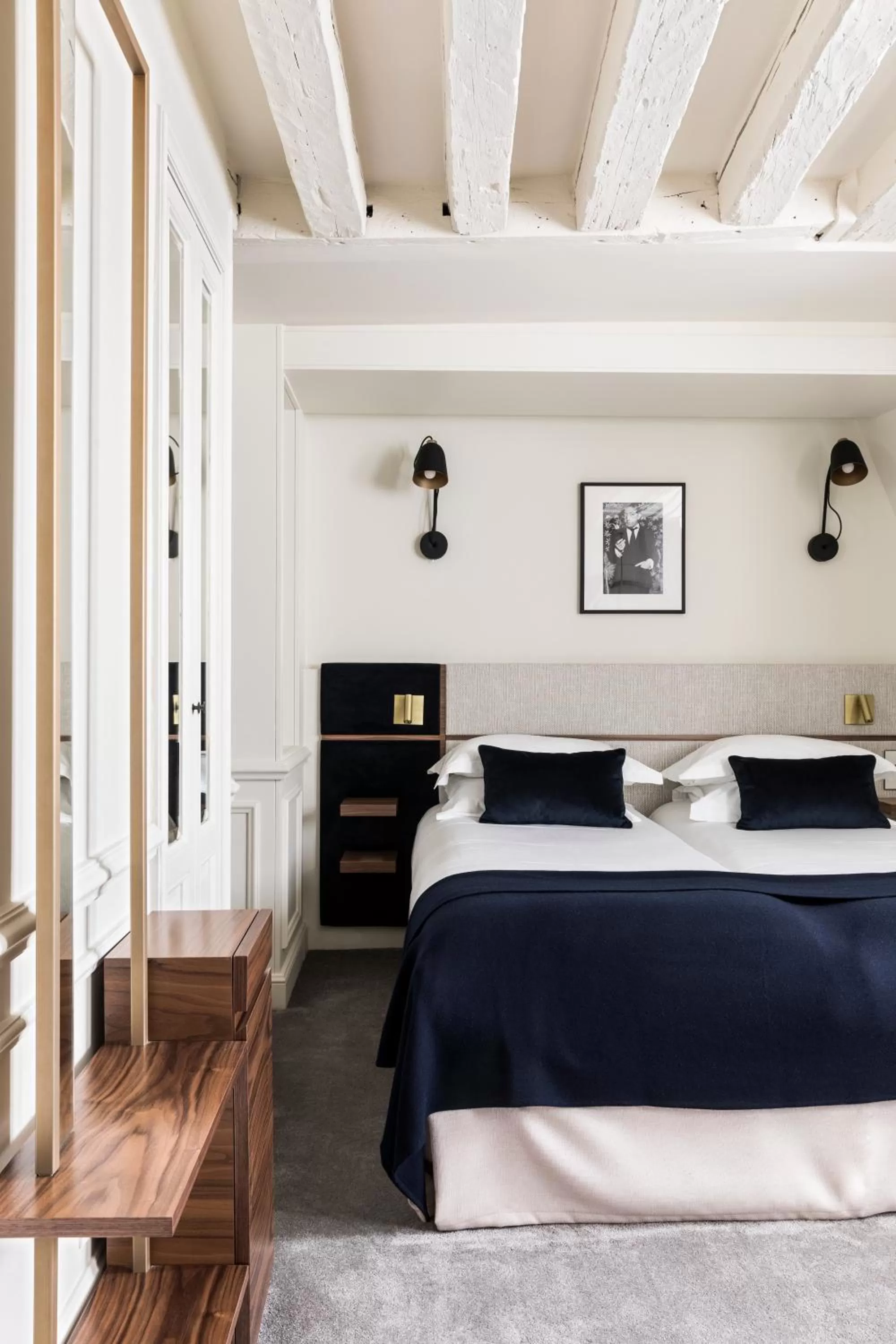 Bed in Hotel Verneuil Saint Germain