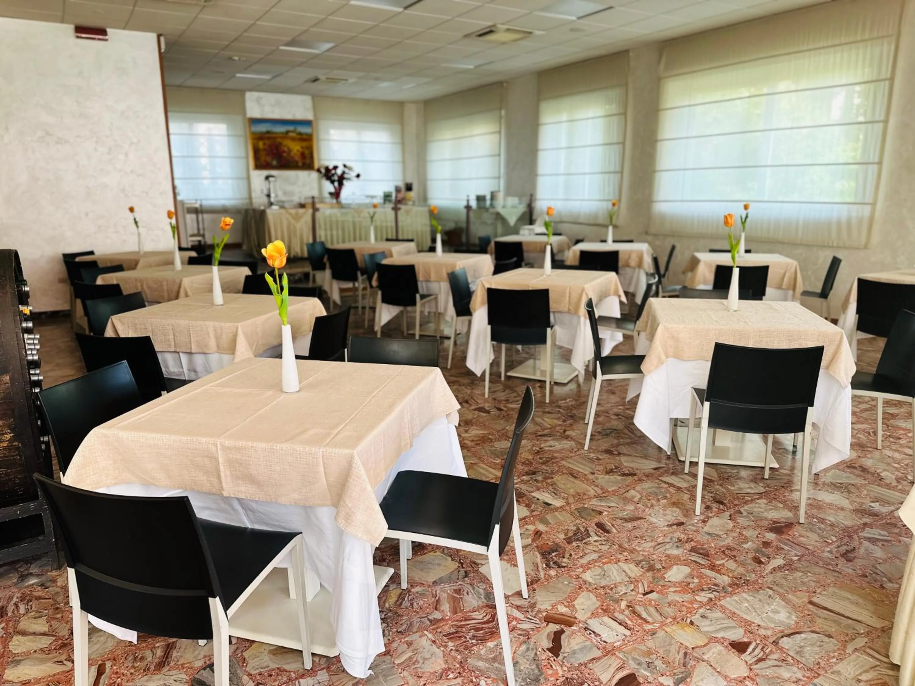 Restaurant/places to eat in Hotel Morolli