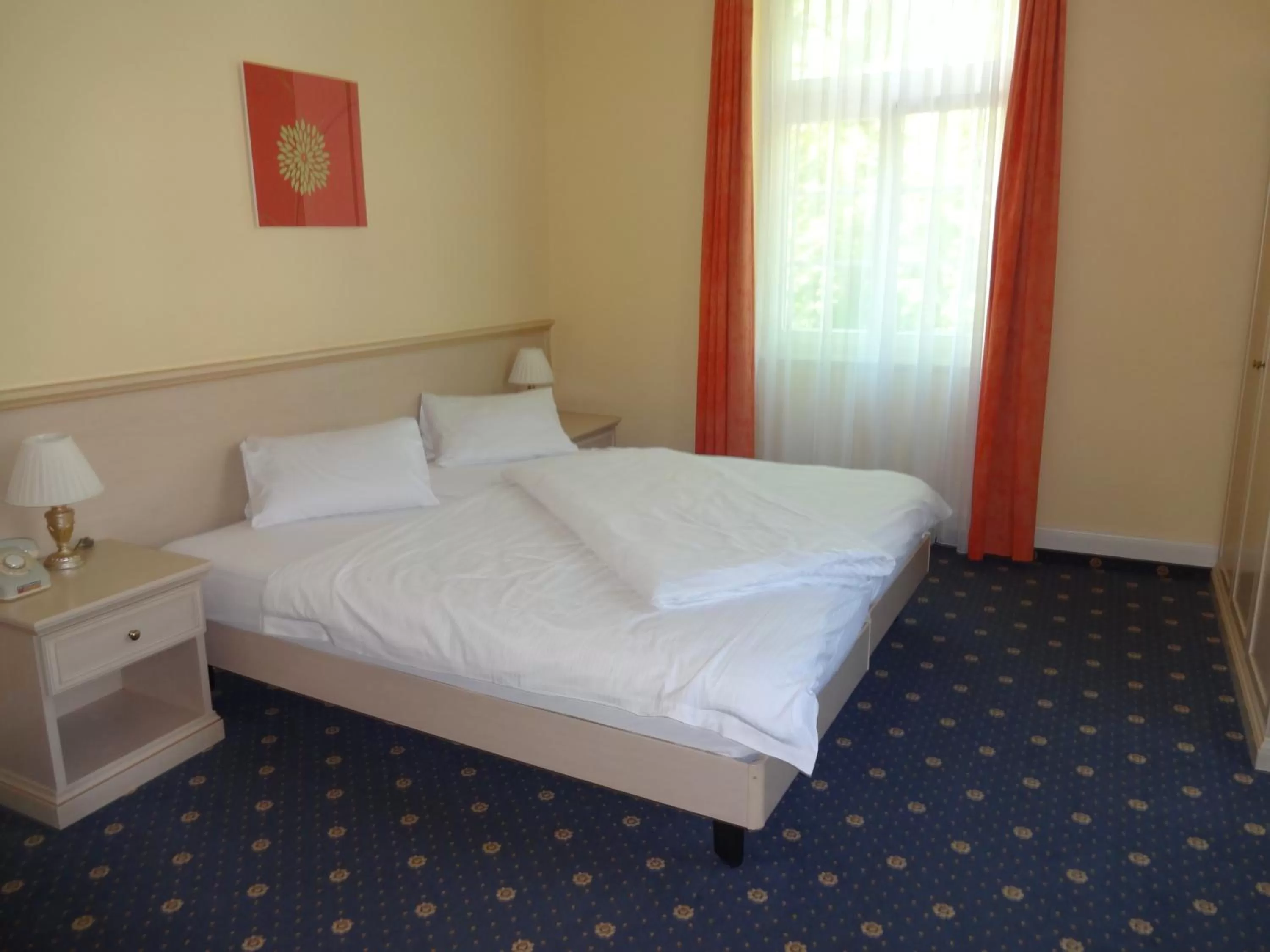 Bedroom in Hotel Schweizerhof