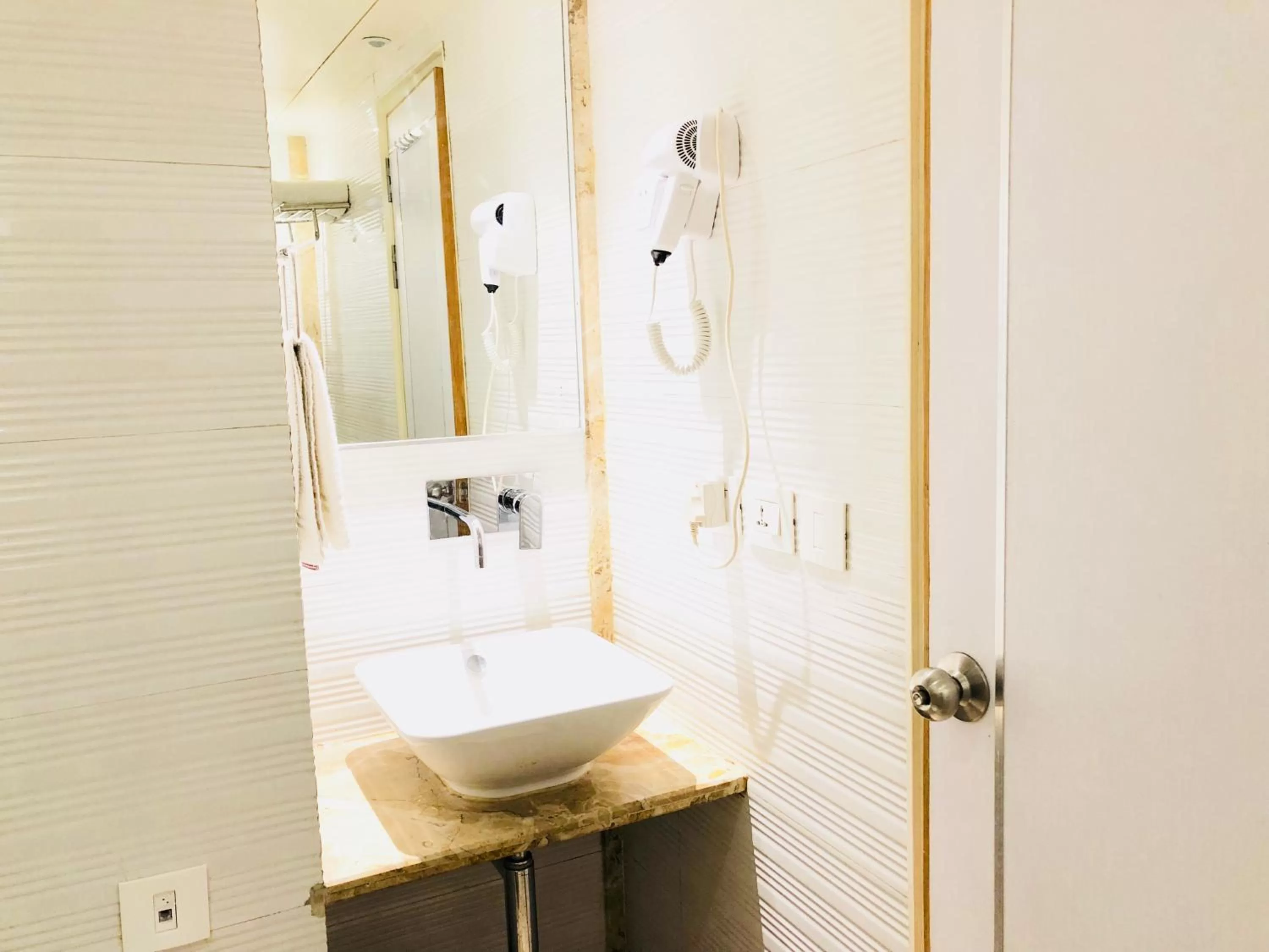 Shower in City Empire - New Delhi Railway Station, Near Connaught Place