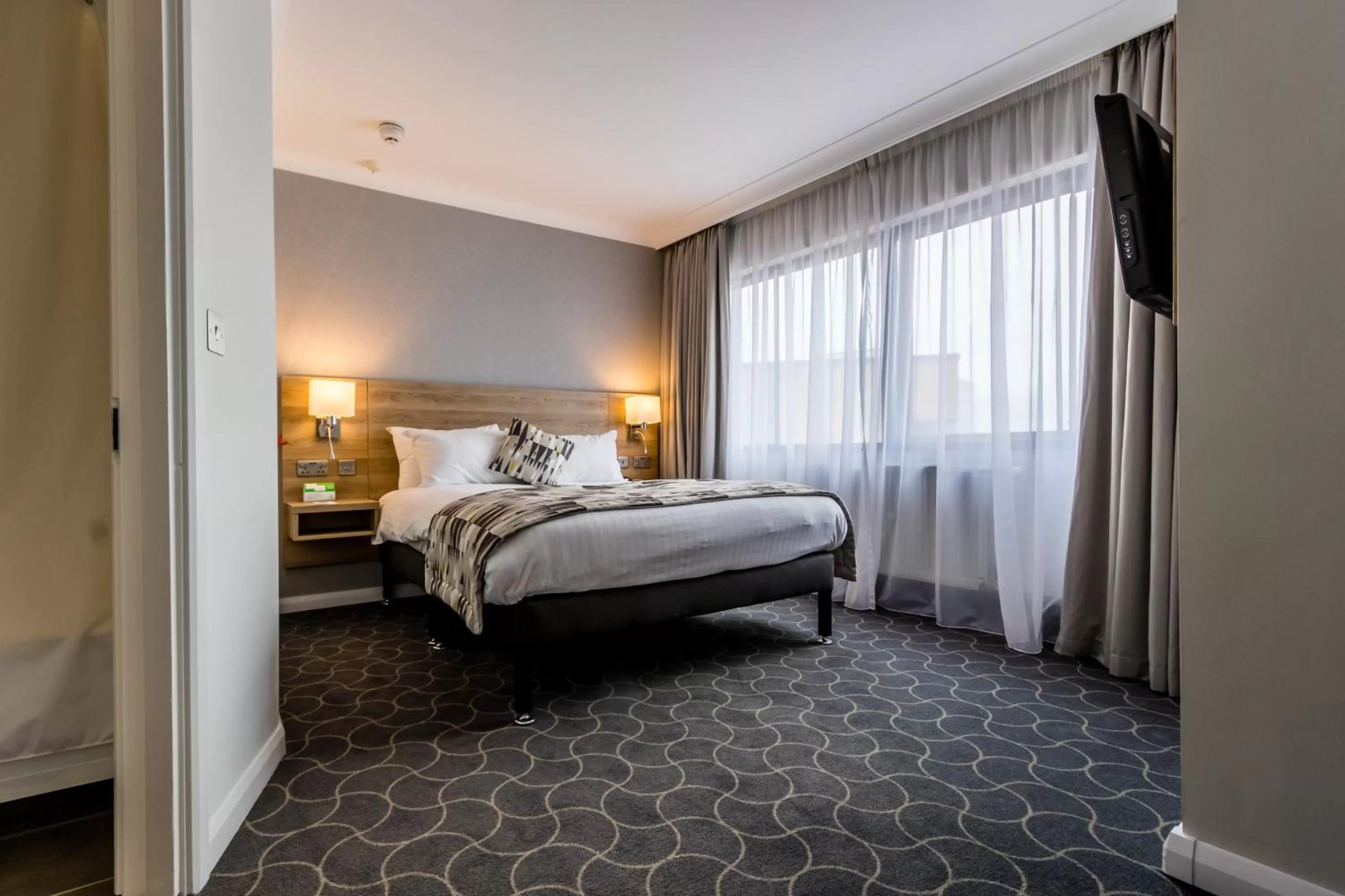 Photo of the whole room, Bed in Holiday Inn Preston by IHG