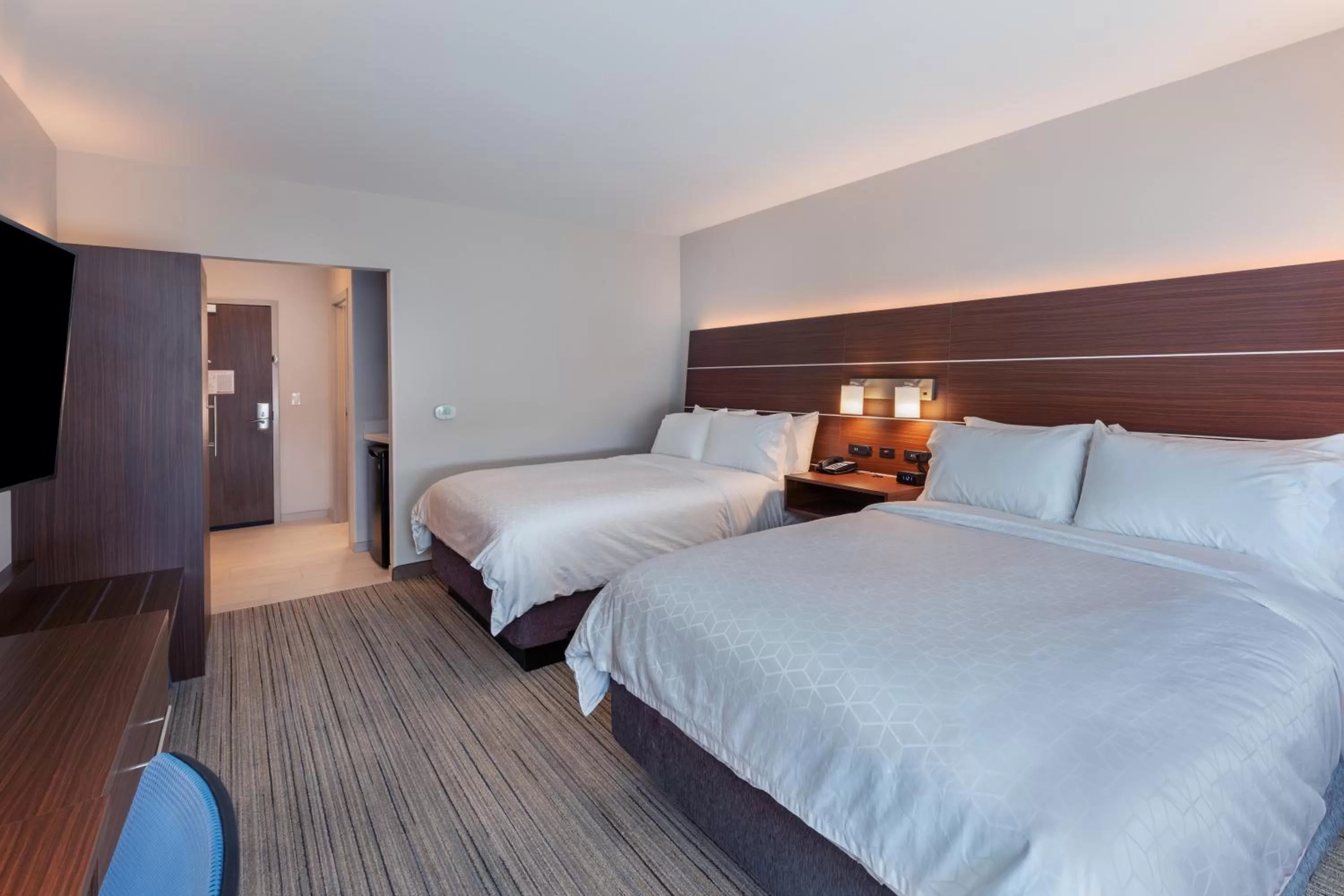 Bed in Holiday Inn Express & Suites - Parsons by IHG