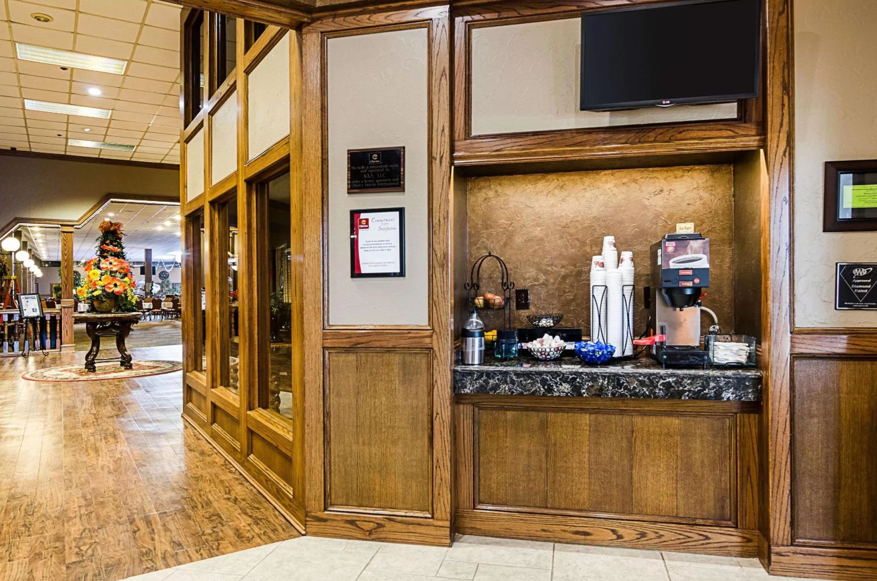 Lobby or reception in Clarion Inn Garden City