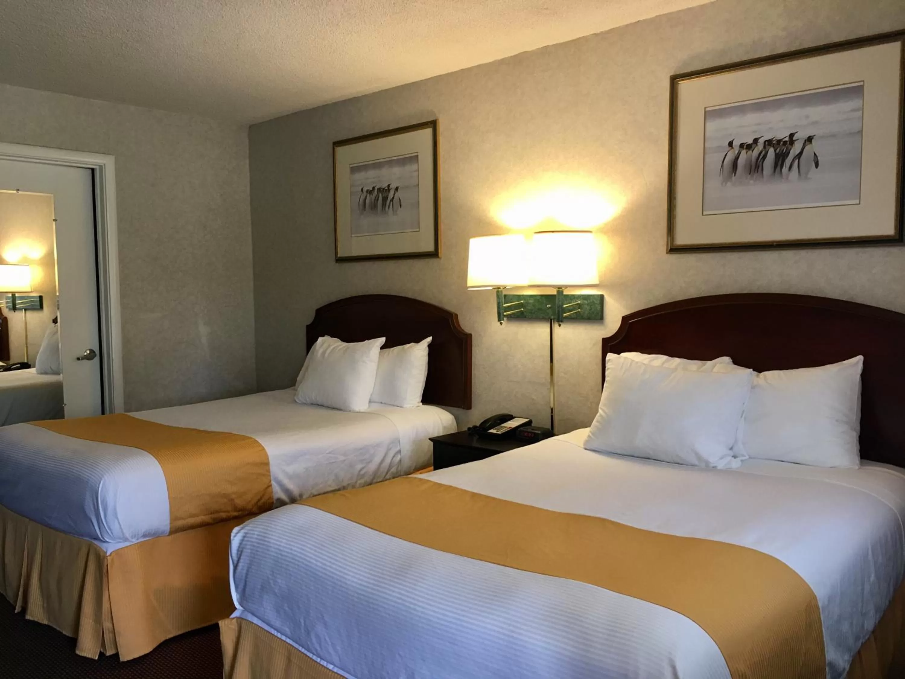 Bedroom, Bed in Pelican Inn