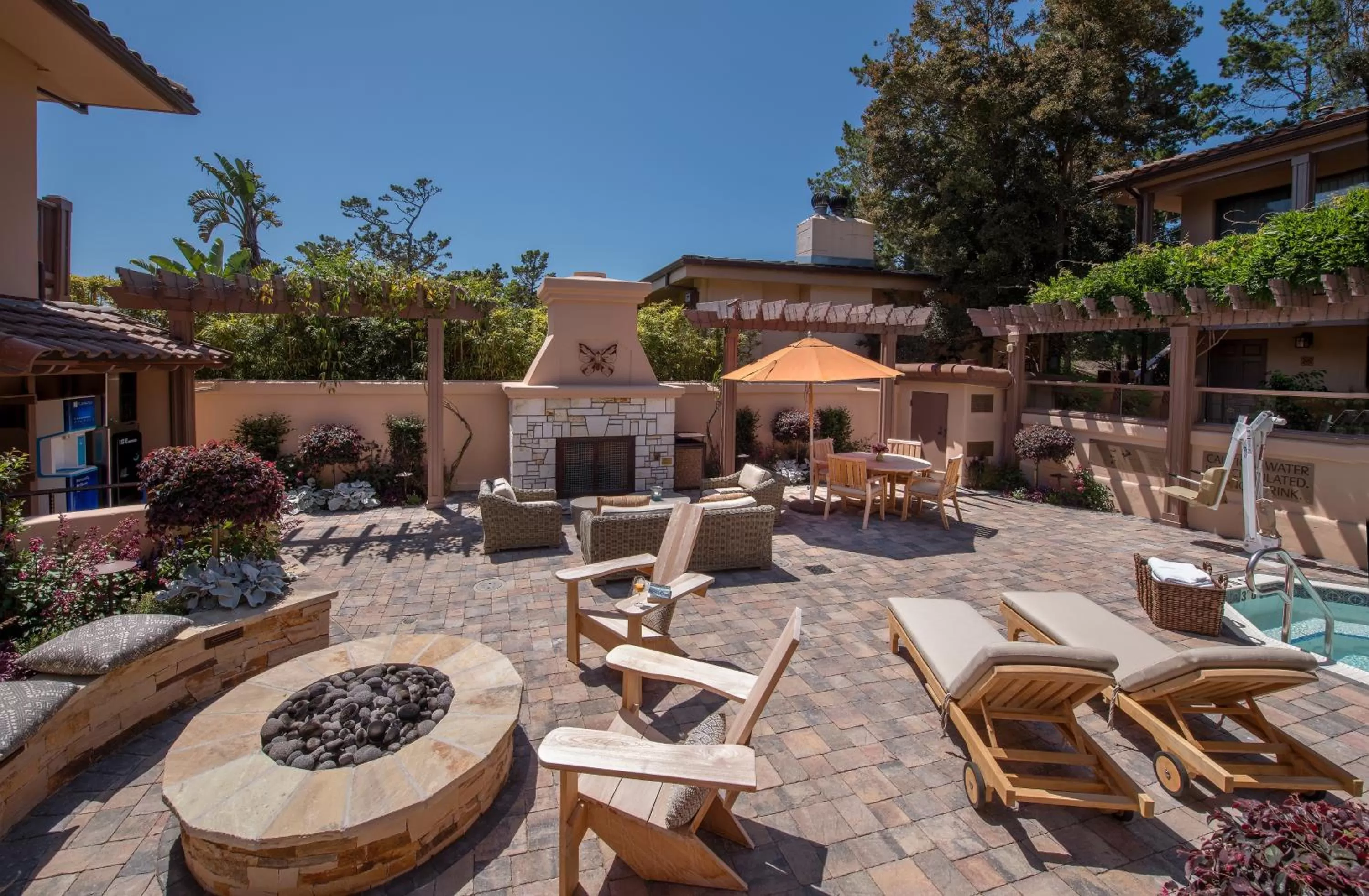 Patio in Horizon Inn & Ocean View Lodge