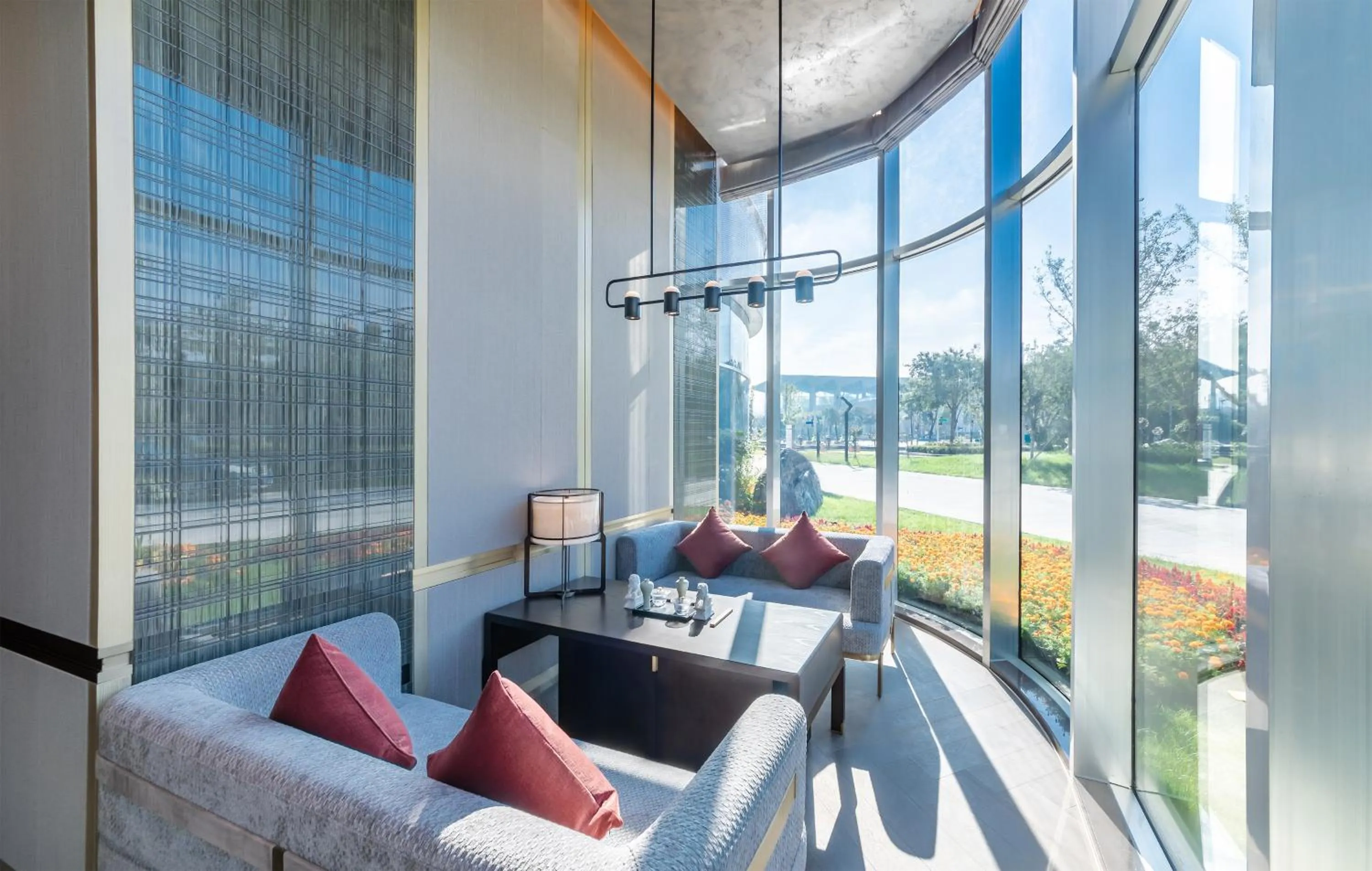 Lounge or bar in HUALUXE Xi'an Chanba by IHG-西安浐灞华邑酒店-Near Xi'an International Convention Exhibition Center and Shopping mall and The Romantic show of Xi'an-Free Luggage Storage-English Service