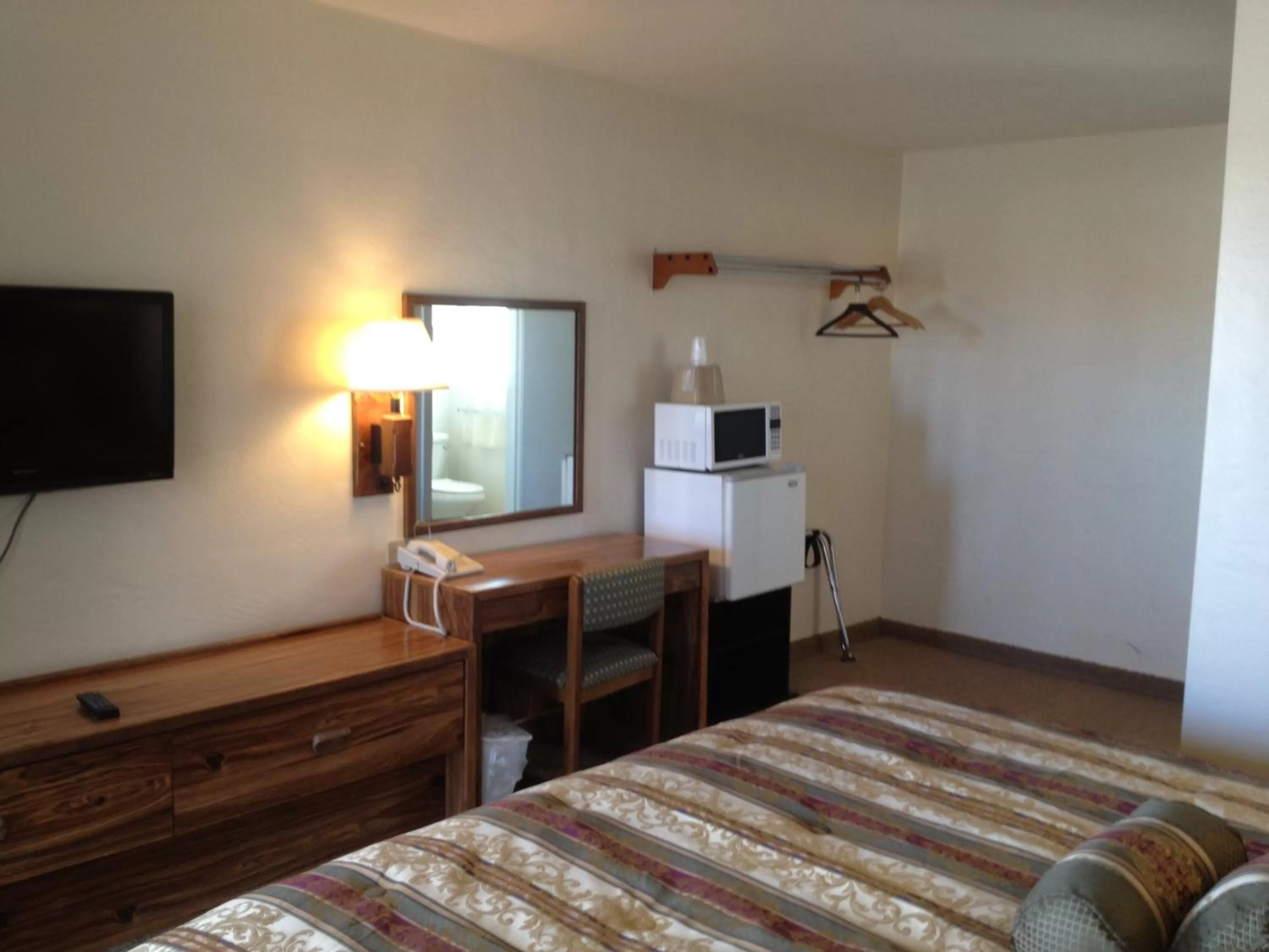 Decorative detail, Bed in The Monticello Inn