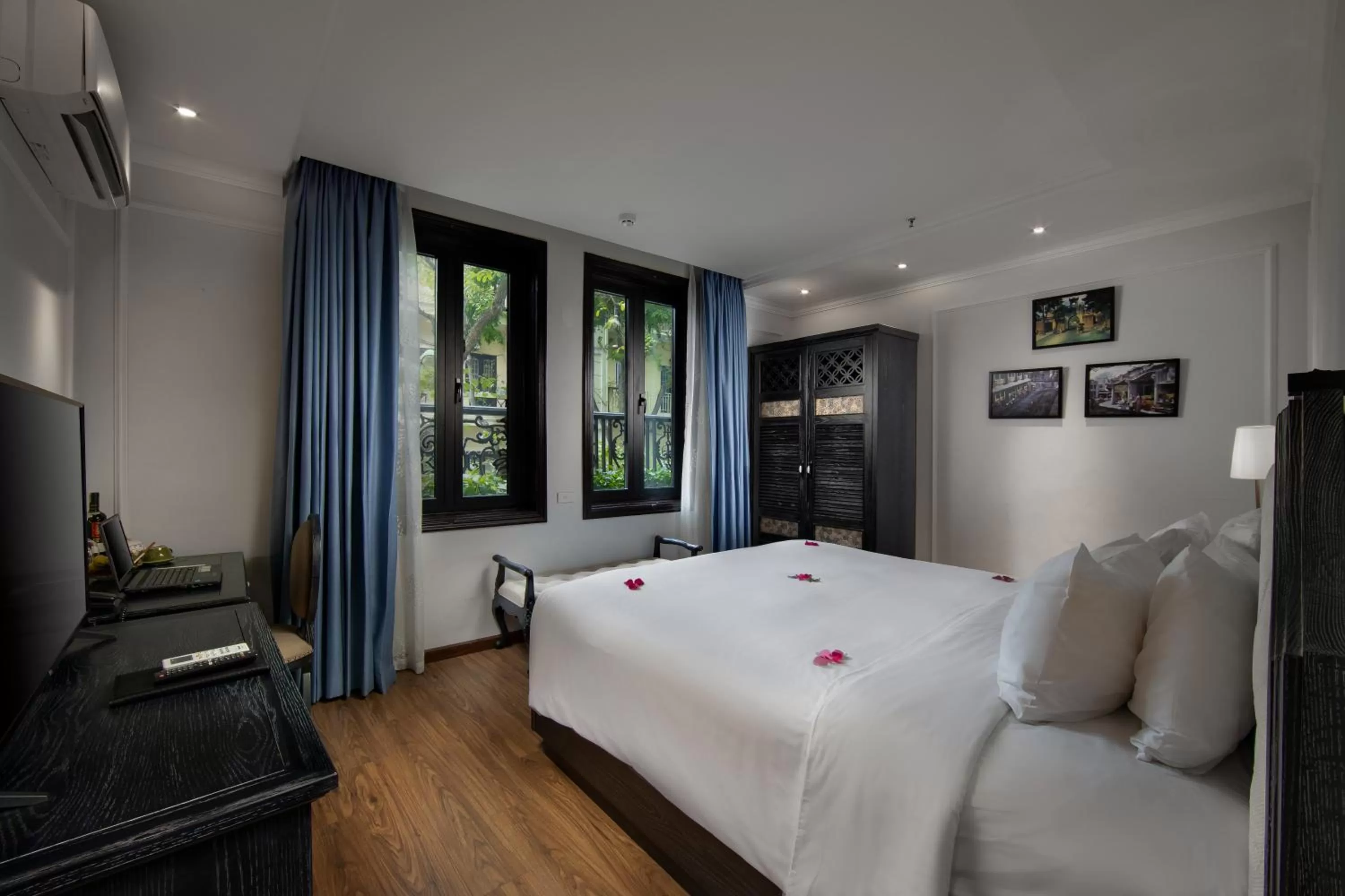 Photo of the whole room, Bed in Hanoi Media Hotel & Spa