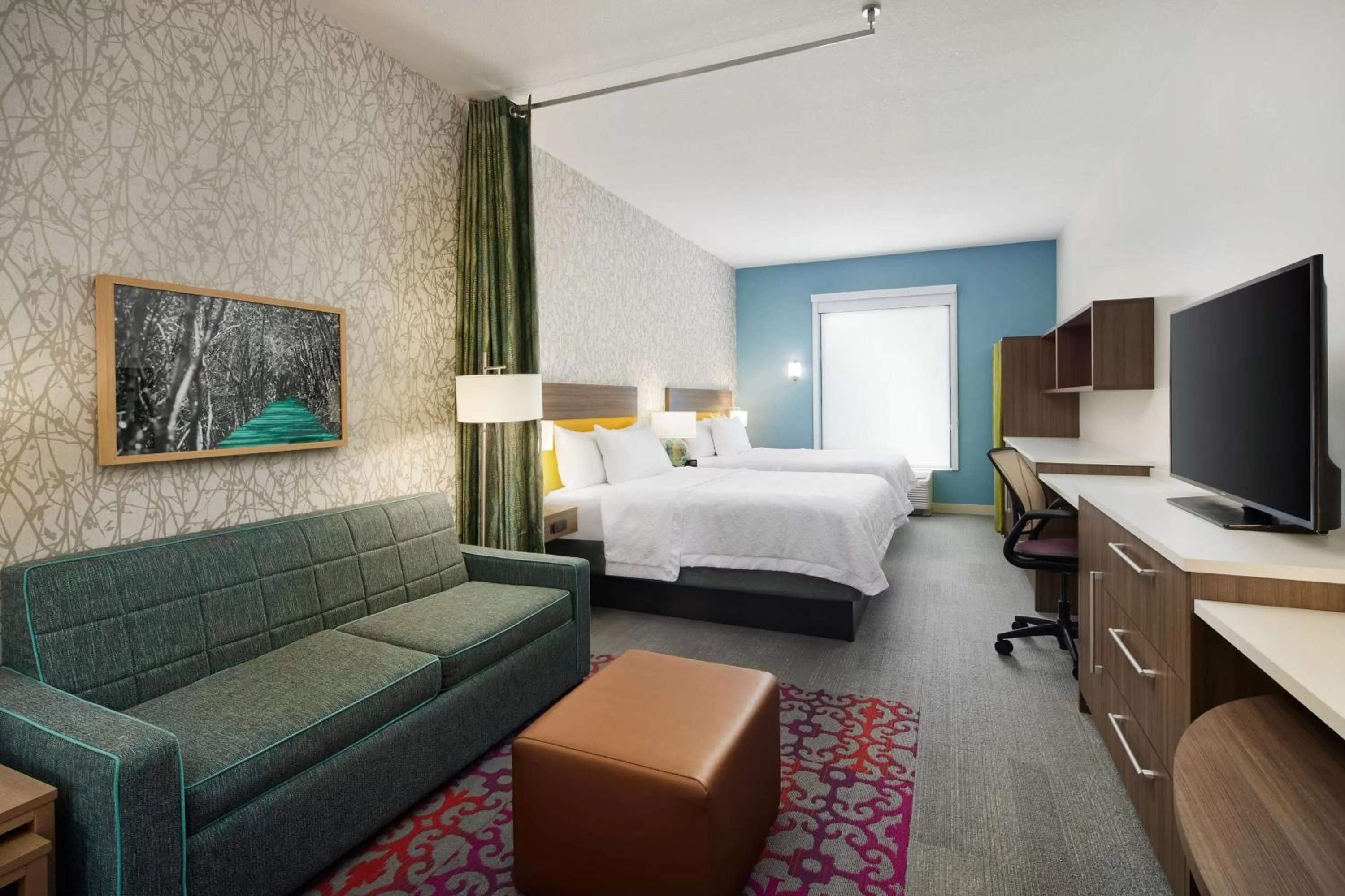 Living room, Bed in Home2 Suites By Hilton Stuart