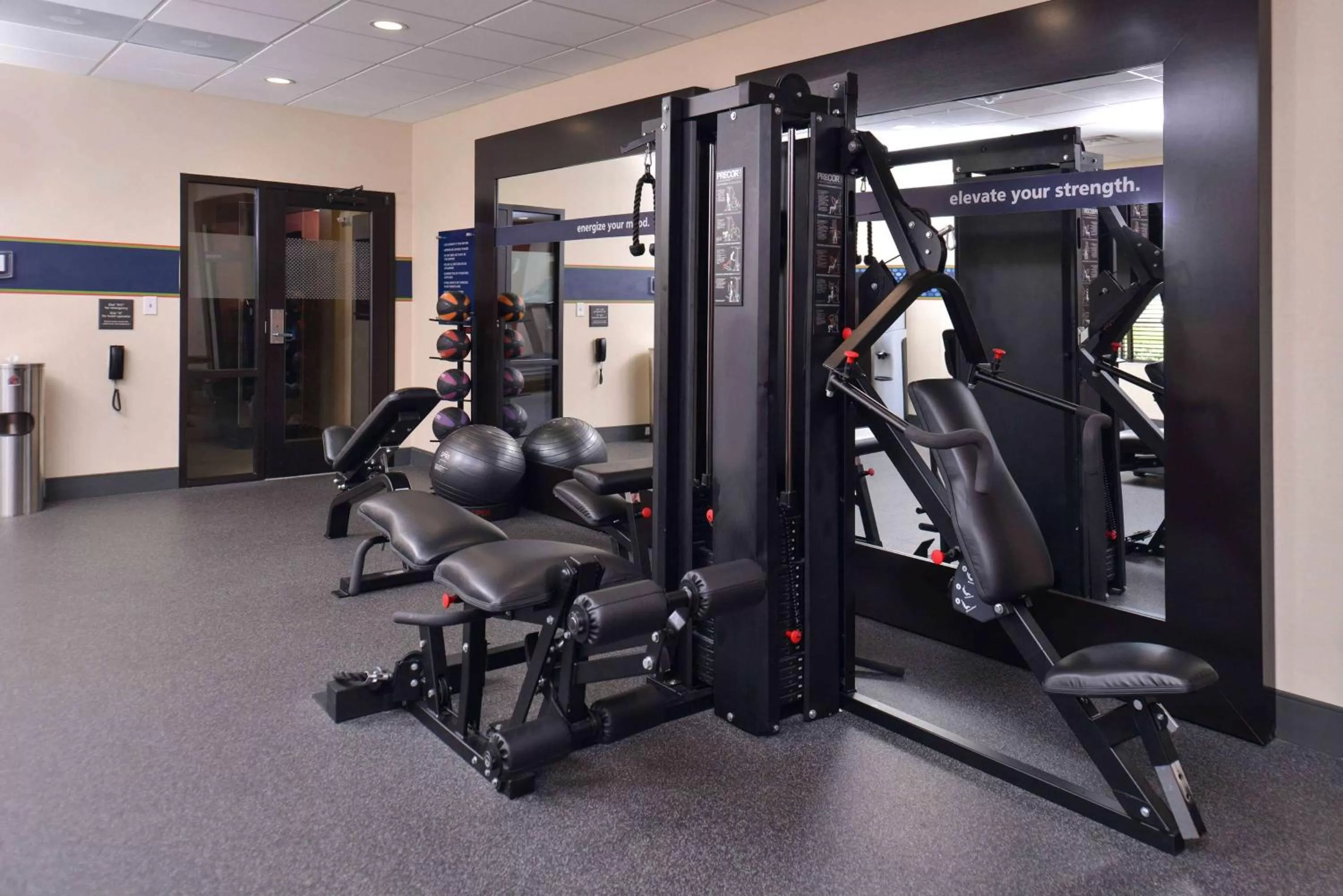 Fitness centre/facilities in Hampton Inn & Suites Dallas Market Center