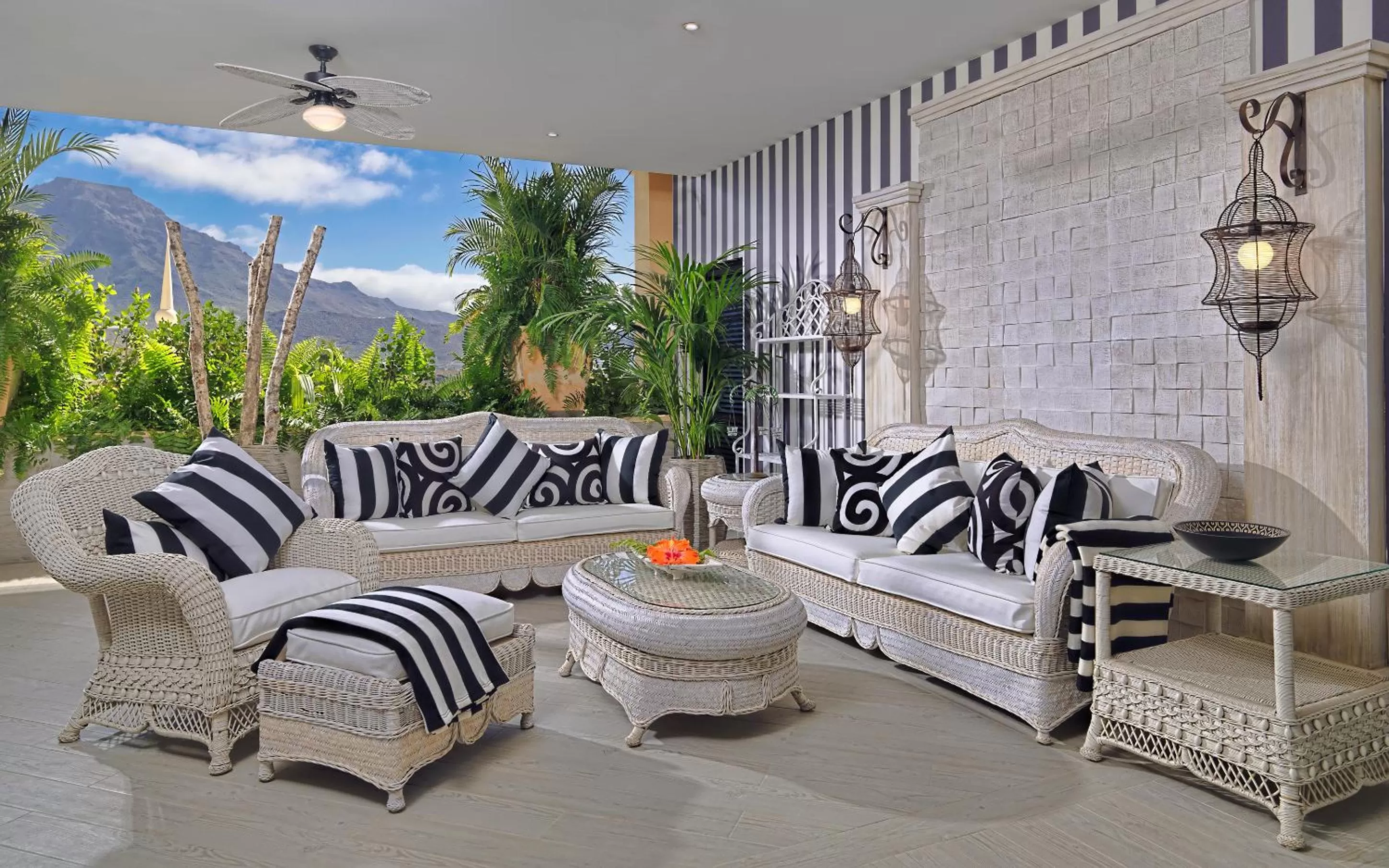 Area and facilities in Royal Garden Villas, Luxury Hotel