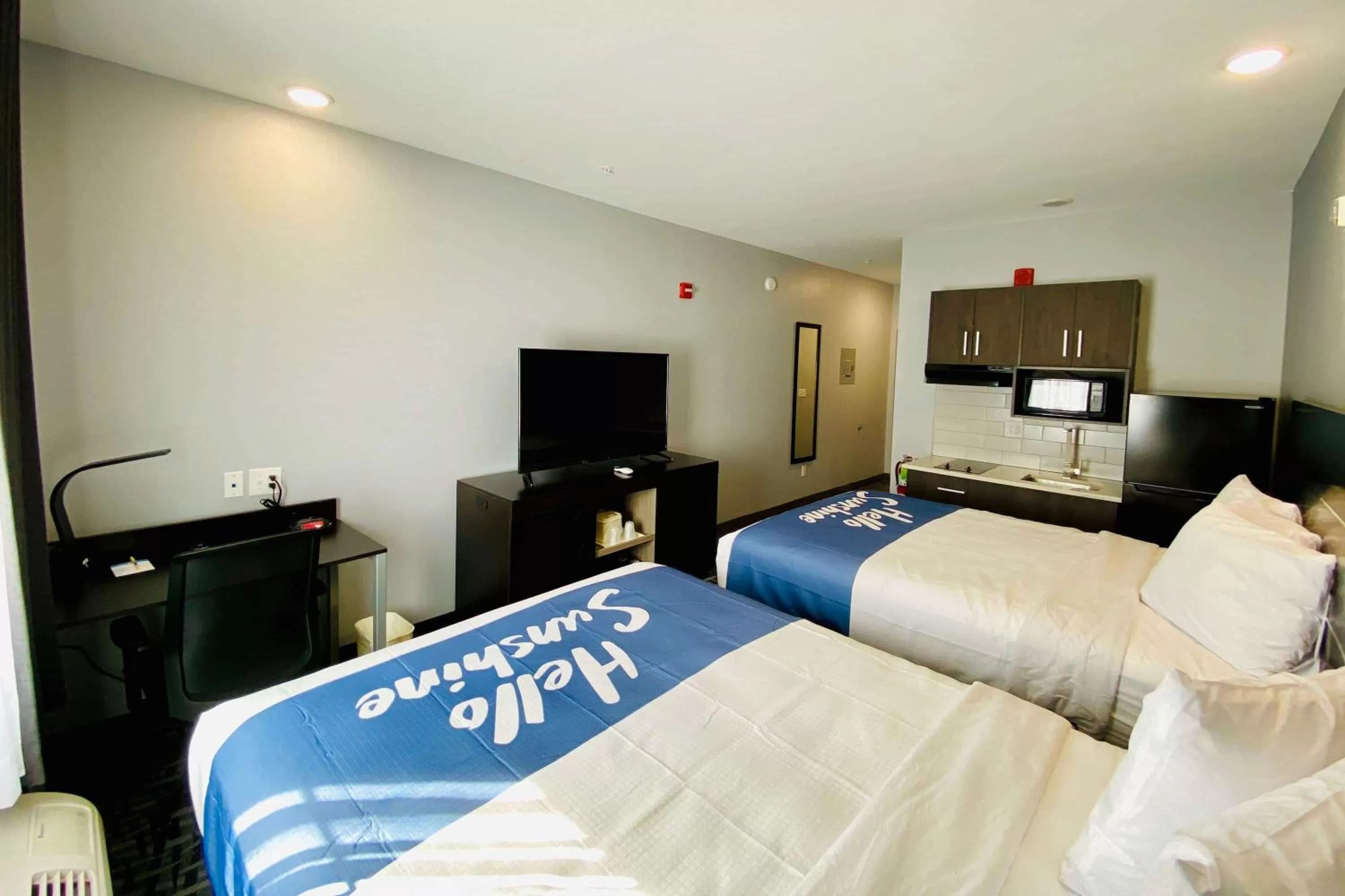 Photo of the whole room, Bed in Days Inn & Suites by Wyndham Horn Lake - Memphis Graceland