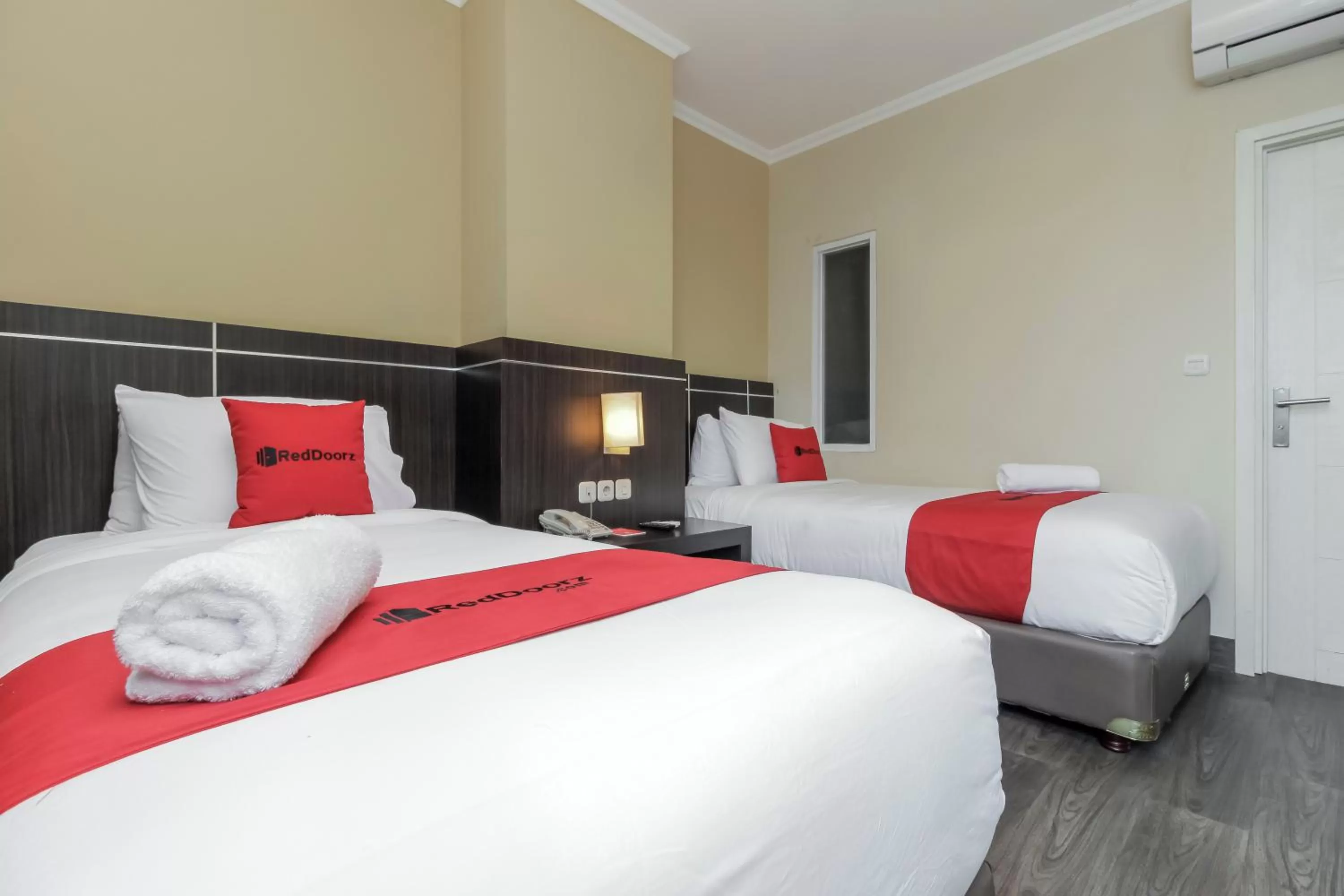 Bedroom, Bed in RedDoorz Plus @ Thamrin