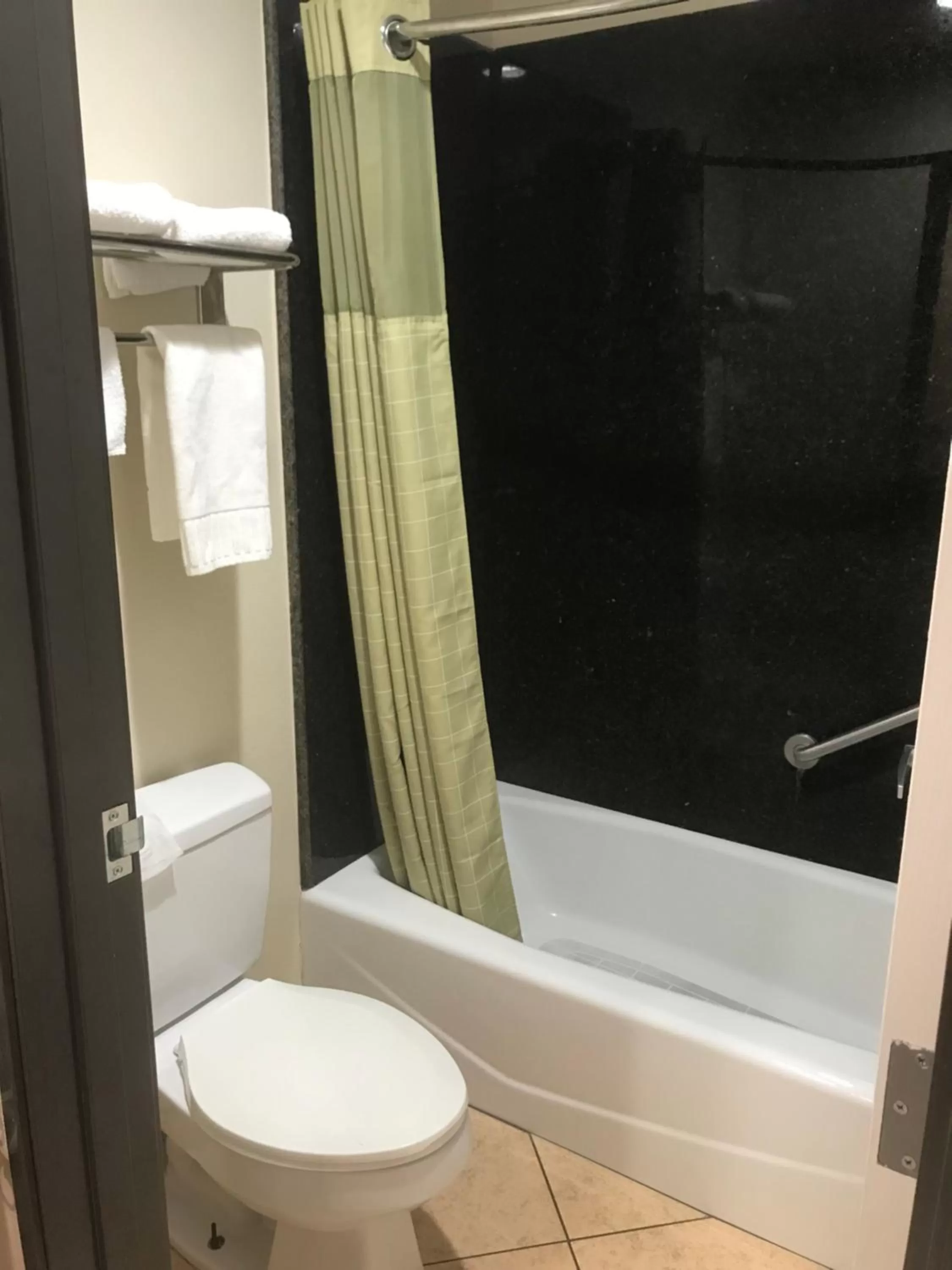 Bathroom in Hyland Motel