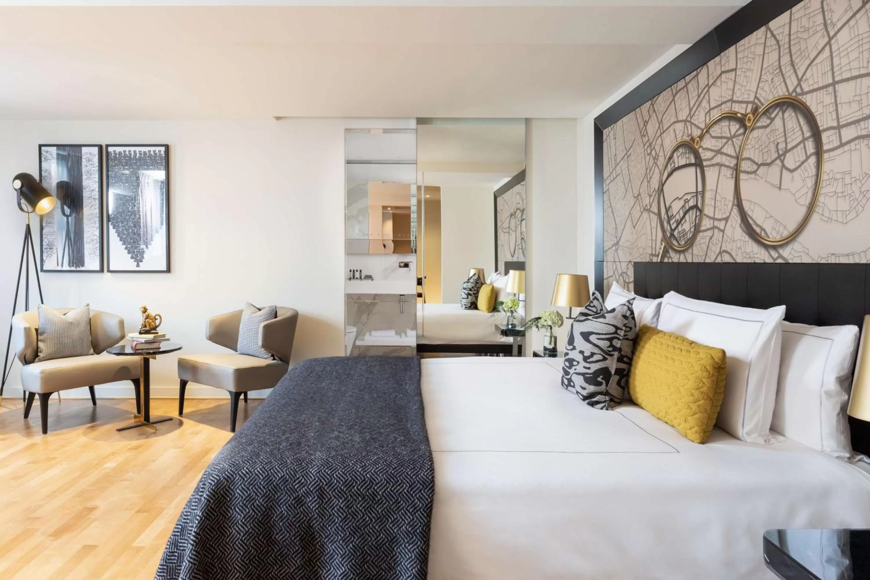 Photo of the whole room, Bed in Holmes Hotel London