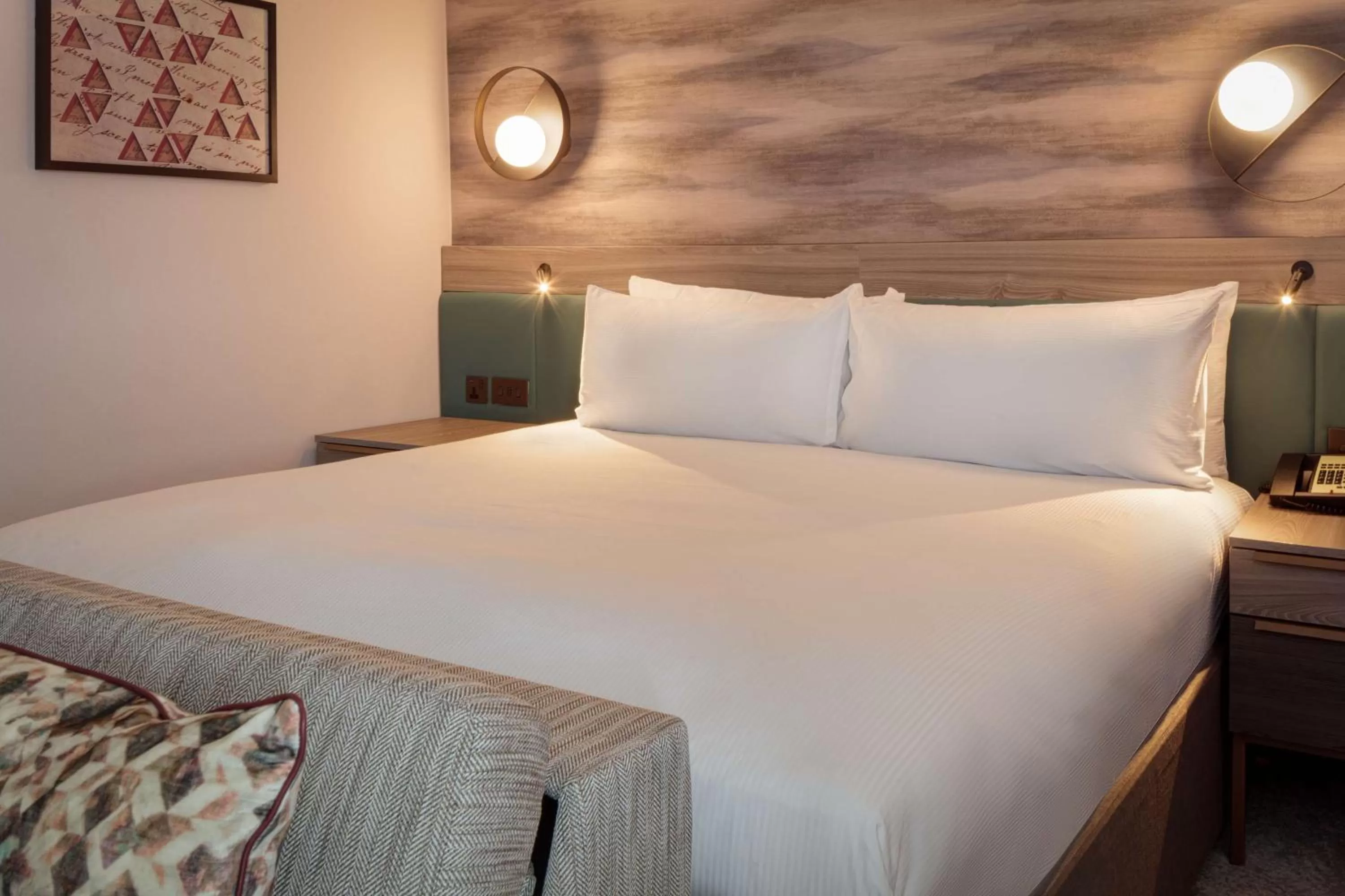 Bed in DoubleTree by Hilton Bath