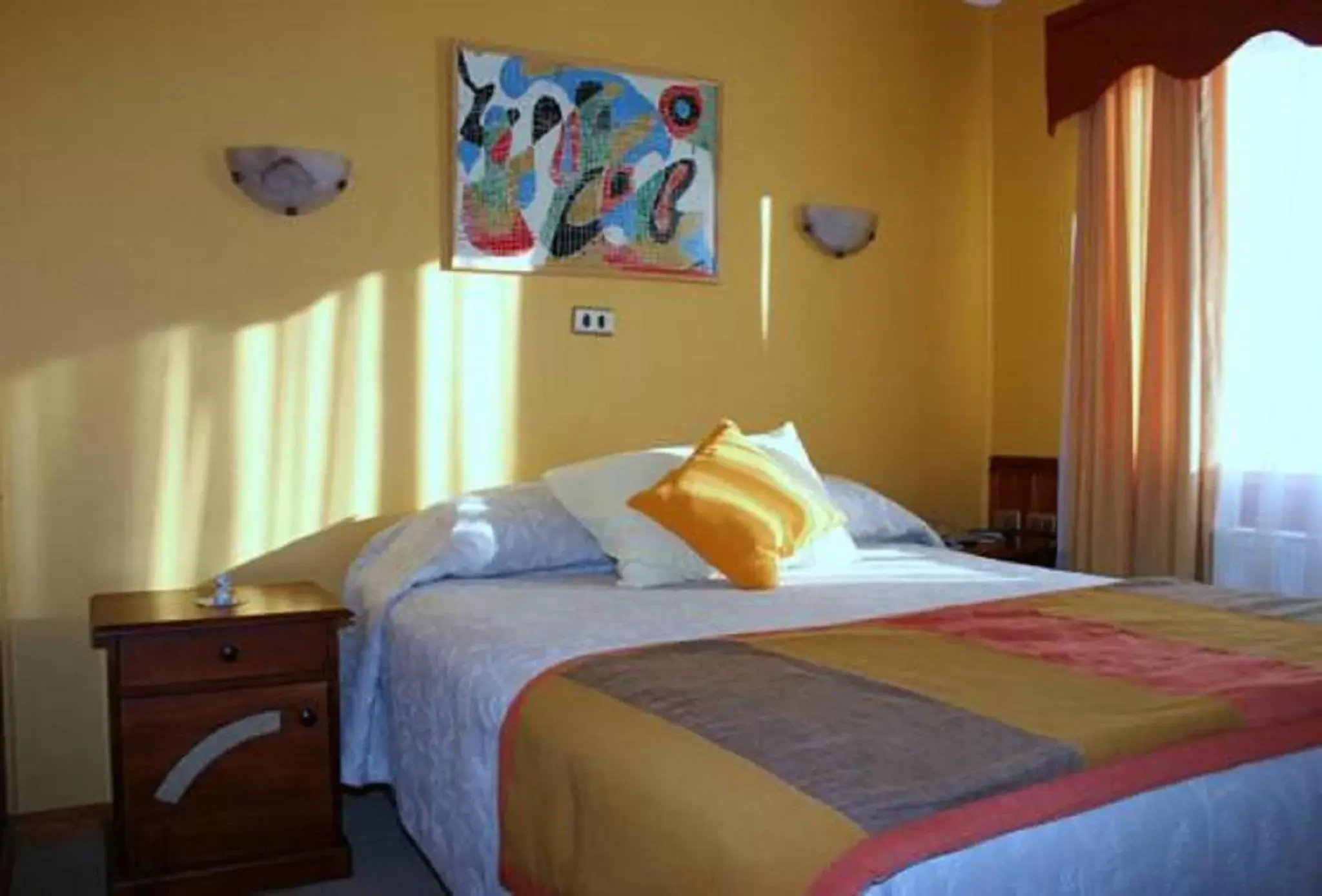 Twin Room with Air-Conditioning in Hotel Caleta Twin Room with Air-Conditioning in Hotel Caleta