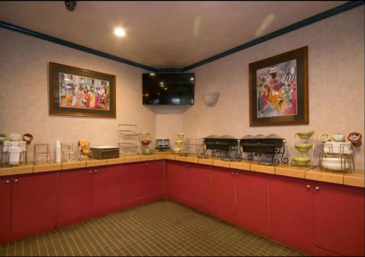 Buffet breakfast in Oakland Airport Executive Hotel