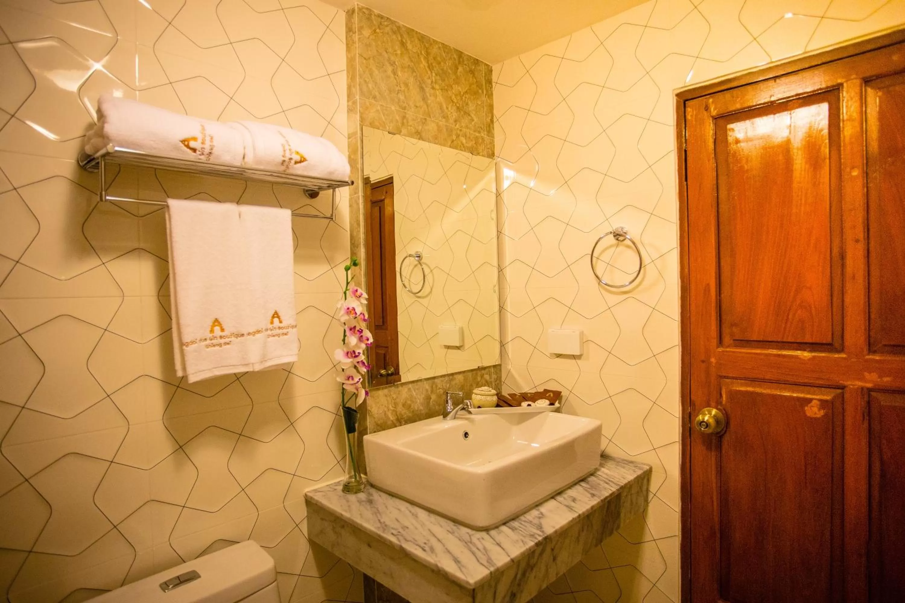 Shower in Pingdoi Hualin Boutique Hotel