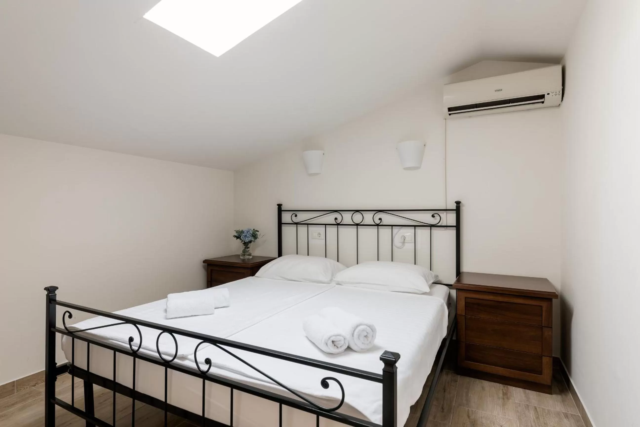 Photo of the whole room, Bed in Miracolo di Mare Retro