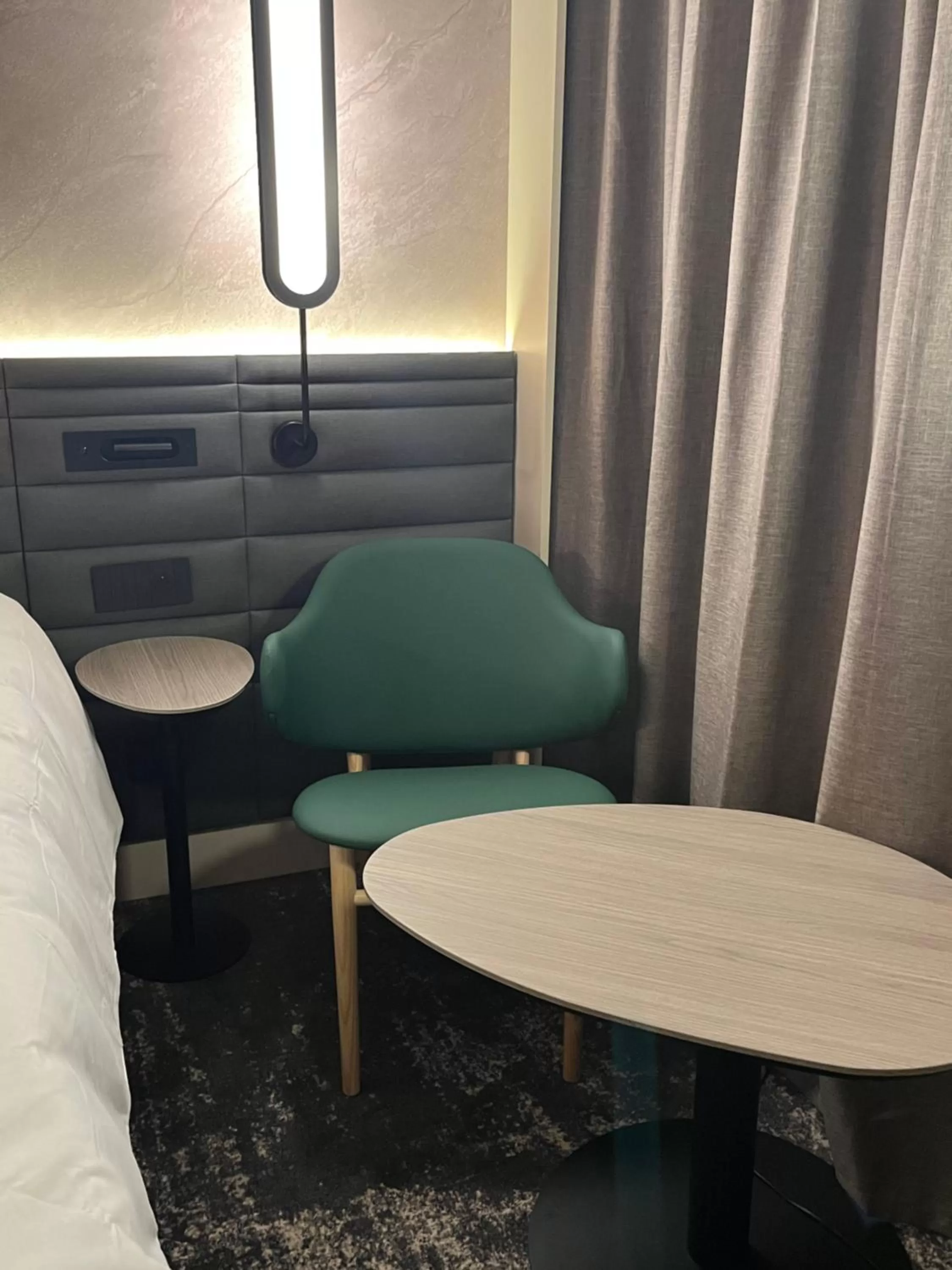 Living room, Bed in Hotel Mercure Angers Lac De Maine