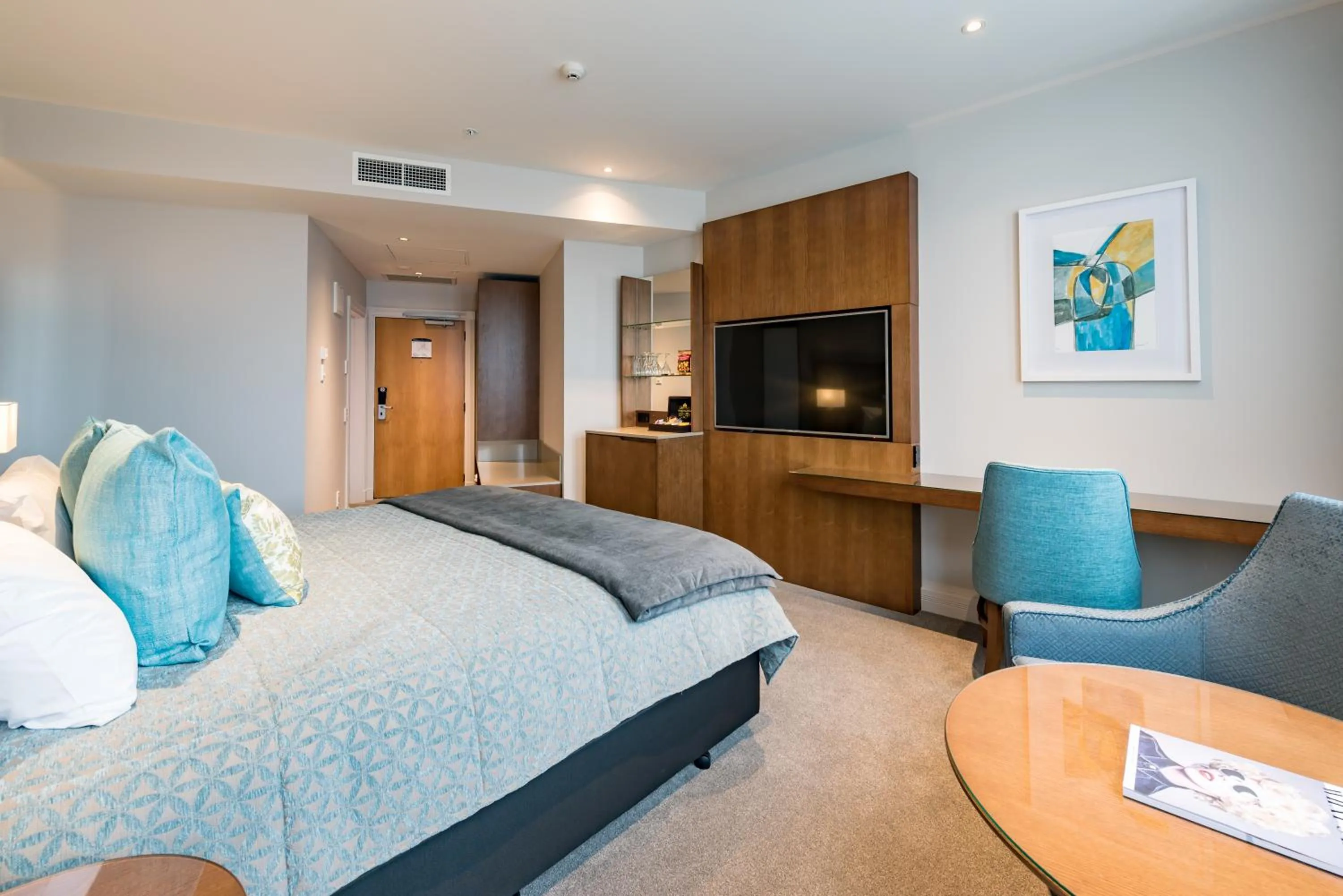 Photo of the whole room, Bed in Distinction Christchurch Hotel