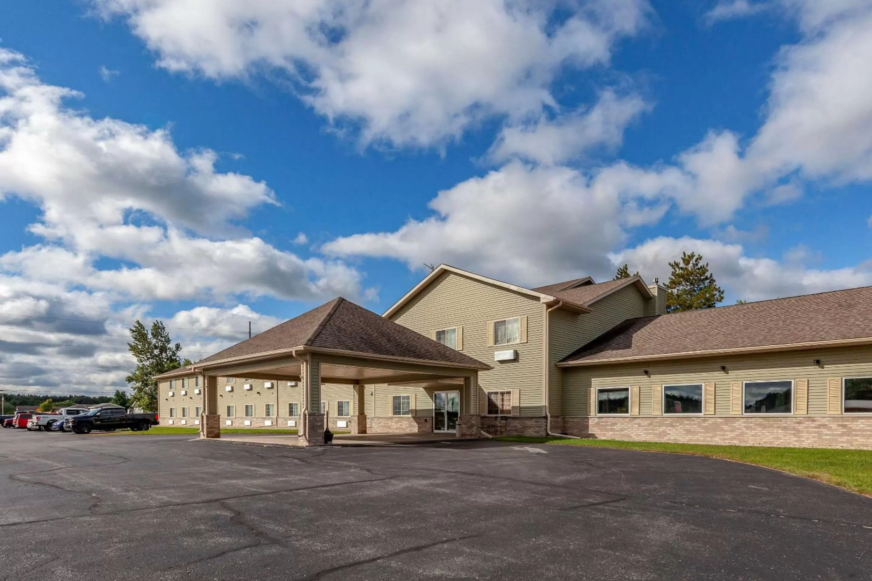 Property building in Quality Inn Redgranite