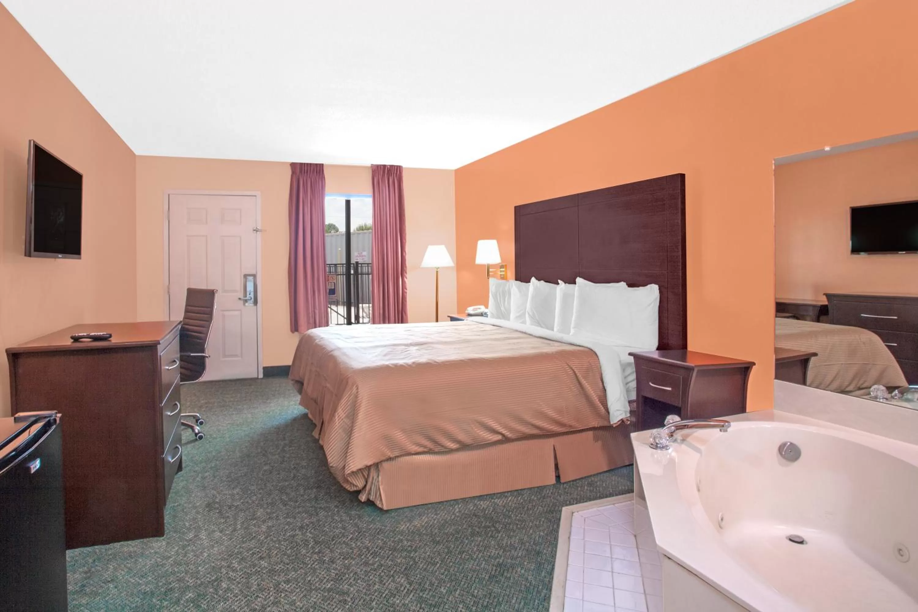 Bed in Days Inn by Wyndham Moulton