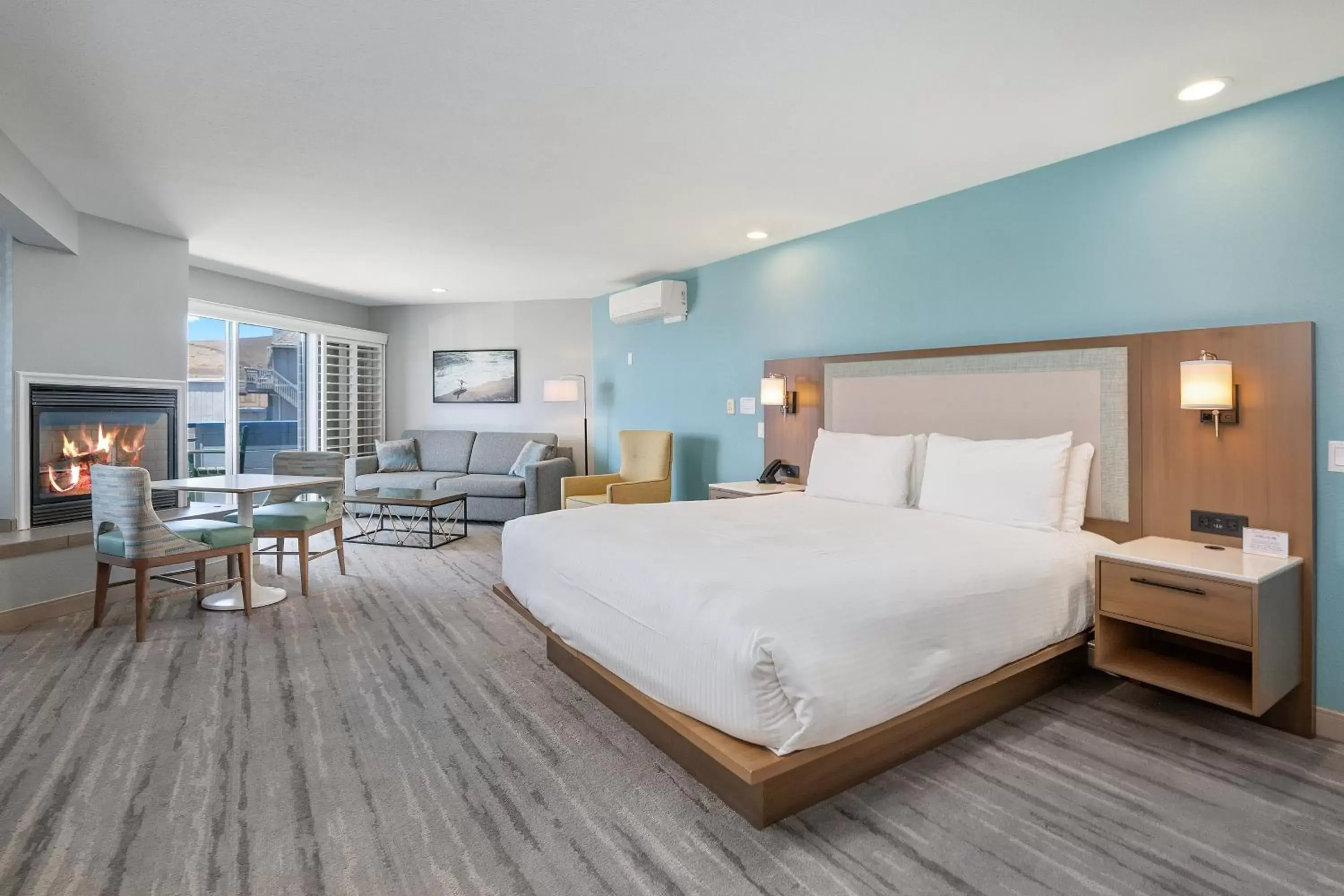 Pier View Upstairs King Fireplace in Shoreline Inn...on the beach Pier View Upstairs King Fireplace in Shoreline Inn...on the beach